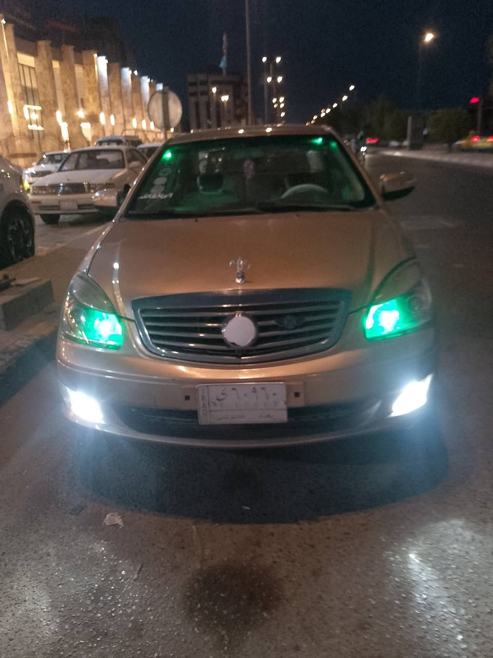 السلام عليكم سياره جيلي 2013 مكينه كورله كير عادي سياره مثل ما واضح بصوره نضافتهه مكفوله من الضربه صبغ عام سبب جراد تدفئه وتبريد شغالات سنويتهه 2029 راعيها بلمحاويل  شرط لمداور  حداديه ومكينه وكير مكفولات تايرات نضيفات ابو لخطه ابيض كهربائياتهه كلهه شغاله سعرهه 45 وبيها مجال قليل لاتصال عله الواتساب او الرصيد *********** مكاني نجف
