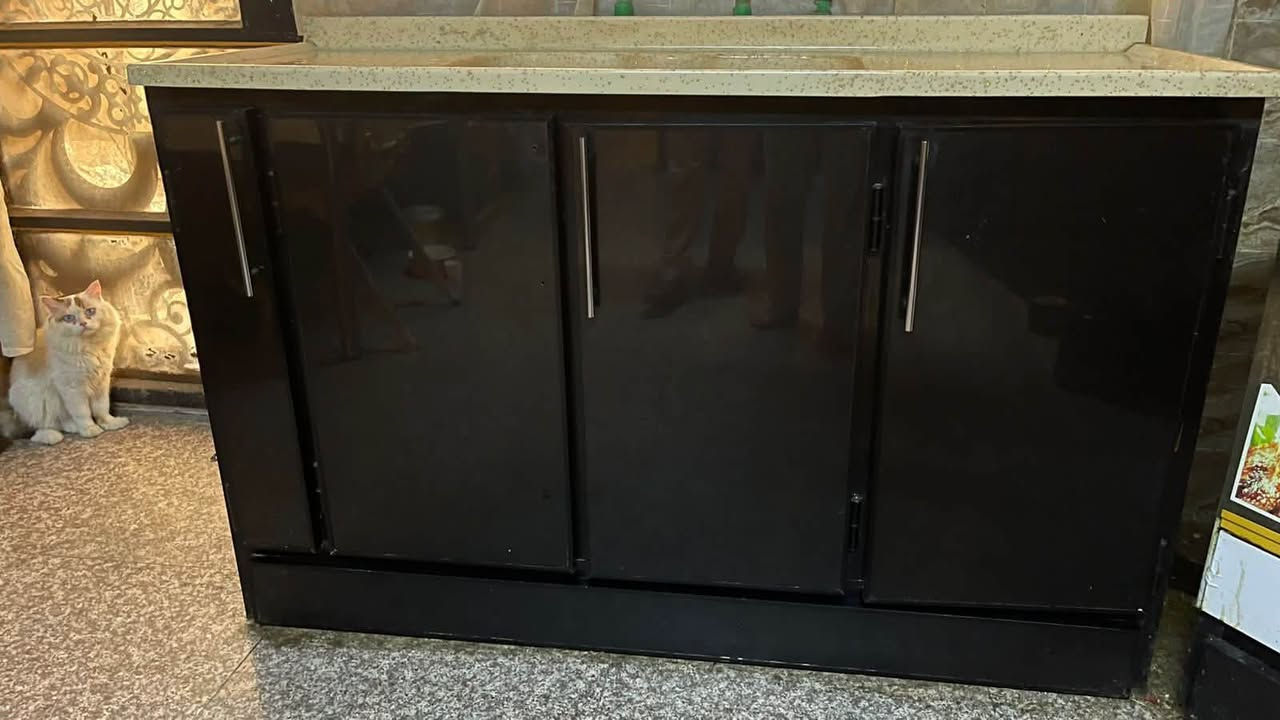 كاونتر نظيف استخدام قليل
السعر مليون و٢٠٠ مكاني الميكانيك الدورة 
***********
