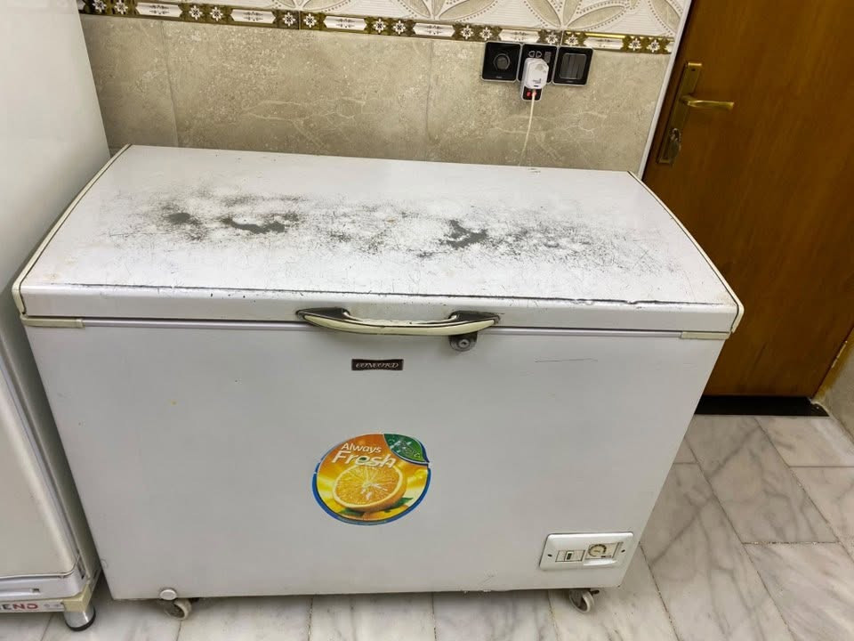 للبيع ... للبيع
سنك قياسه ٨٠ سم مع مجمده شغاله وبحاله جيده جدا 
للاتصال ‭***********‬
