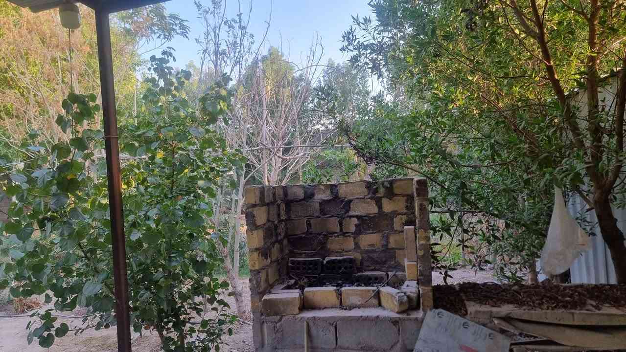 مزرعة ١٠٠٠ م تحتوي على غرفة كبيرة ومطبخ وحمامات ومخزن ومكان خاص للشوي تحتوي على عدد من الاشجار المثمرة تحتوي على بير وماطور غطاس واضافة الى ماء اسالة وكهرباء وطني وتبليط تبعد على شارع كربلاء ٢٥٠ متر على شارع ياعلي عمود ١٢٦ 
السعر ٦٠ مليون 
للاستفسار ***********
