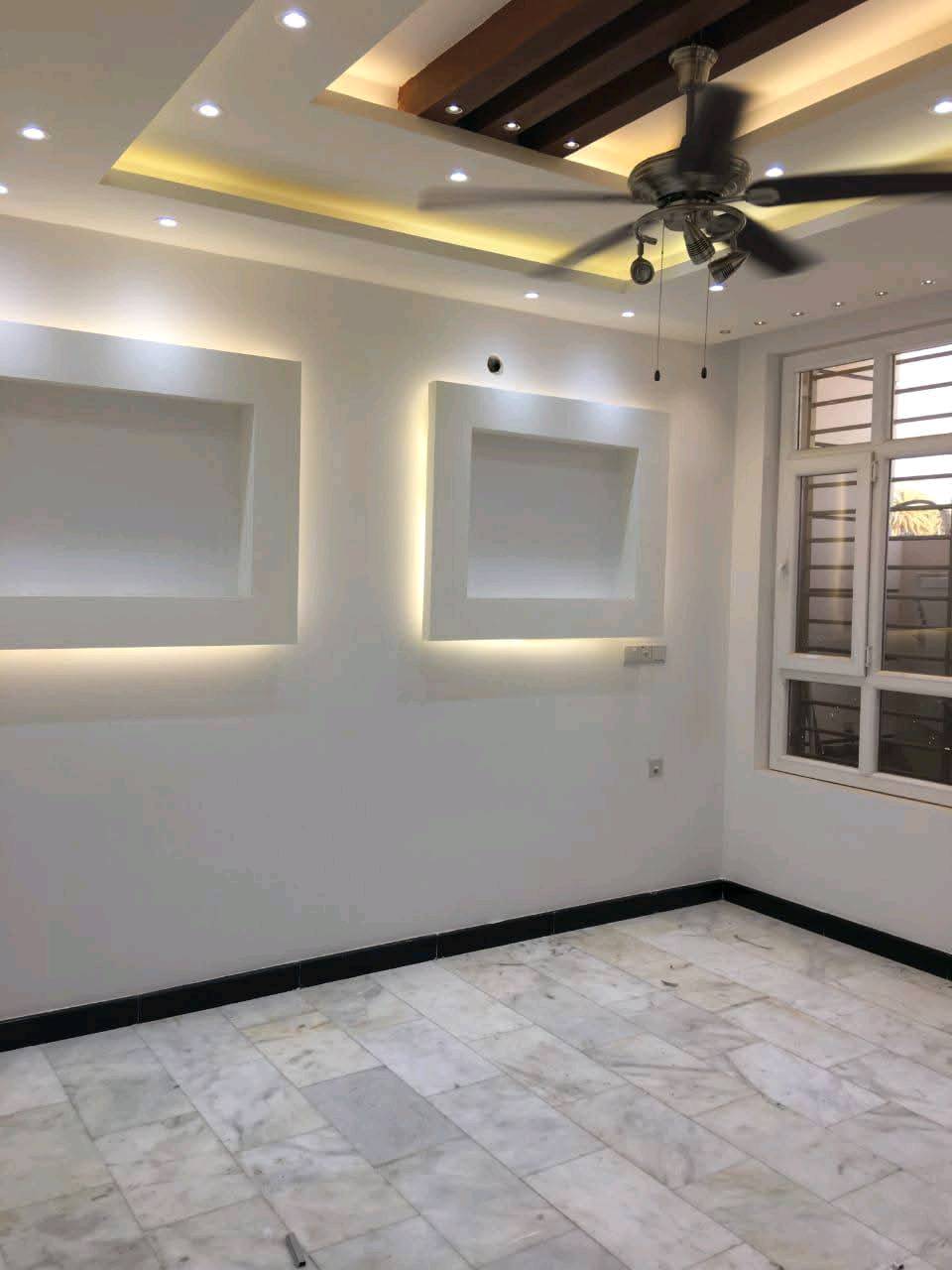 سلام عليكم بيت للايجار 100متر قرب مول الحياه اربعه غرفه نوم وصاله ومطبخ وخدمات سعر الايجار مليون 
للتواصل واتساب 
 ك***********