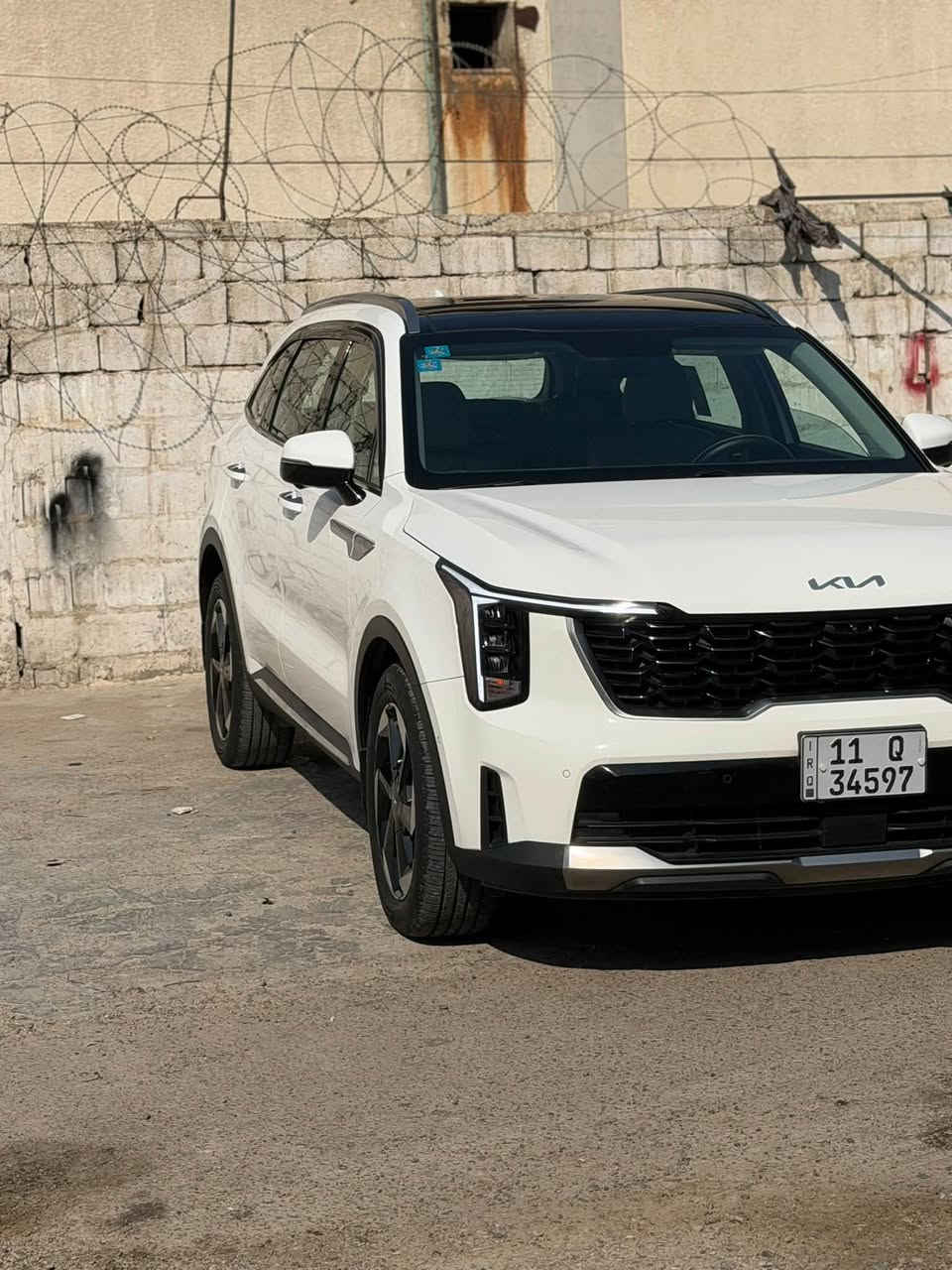 السلام عليكم ورحمة الله
كيا سورنتو 2024 
فئة 4X أعلى فئة بالسورنتو نظيفة كلش وعلى ايدي 
مواصفاتها فول معروفة 
محرك 6 سلندر 3.5 
ويل كب 19
7 راكب
المقاعد جلد و كهرباء 
مقاعد امامية تدفئة وتبريد 
حساسات امامية وخلفية وجانبية 
رادارات خلفية ومانع تصادم 
5 كامرات و360 
بانوراما 
الگير ماوس 
وبيها 4 انظمة قيادة و 4 طرق 
الهاند بريك دكمة 
ستائر خلفية 
دخول الأبواب بصمة 
فتح وإغلاق الجنطة كهرباء 
تبريد ٣ قطع و مناخين
السيارة تدعم نظام ابل كاربلاي و اندرويد اوتو 
وبعد بيها مواصفات ومعروفة  مكاني بغداد البياع 
السعر 31.300$ وبيها مجال بسيط كلش للشراي 
اتصال فقط غير متواجد بالفيس 
***********
