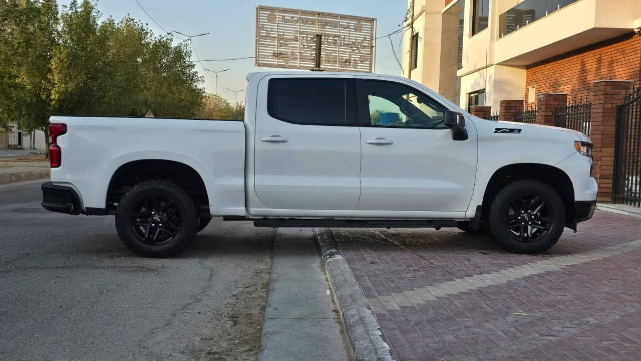 السلام عليكم
للبيع سلفرادو موديل 24 فئه RST Z71. دخول جديد مكينه 8 سلندر وارد امريكي حادثهة طخات خفيفه وبيهة رشات صبغ علكد  بدون دواخل البجم مكفول من الراديترات وشواصي ولغود للبدي اي ضربه بالداخل ماكو بيهة فقط صبغ مواصفات فول عدا الفتحه كير طرح دشبول الشكل الجديد فور ويل وسنكل ويل انضمه قياده متعدده تحديد مسار وسياقه اليه  شفتات ستيرن كامره دواره تشغيل عن بعد كشنات هيتر تدفئه كشنات كهرباء رادارات اماميه وخلفيه اوتو هولد  ماشيه 25 فقط الف شحن واير لس كشنات جلد بلاد بصمه ابواب سماعات بوس نضام صوت سايد بريك بصمه دشبول متغير الالوان وبيهة كلش هواي مواصفات بعد رقم فحص موقت والسياره حيل جديده وبسمي تحويل وين متريد اي محافظه للاستفسار ***********. مكان السياره كربلاء السعر 268$ وبيهة مجال حك الجيه وماكو هيج سعر نهائي،
