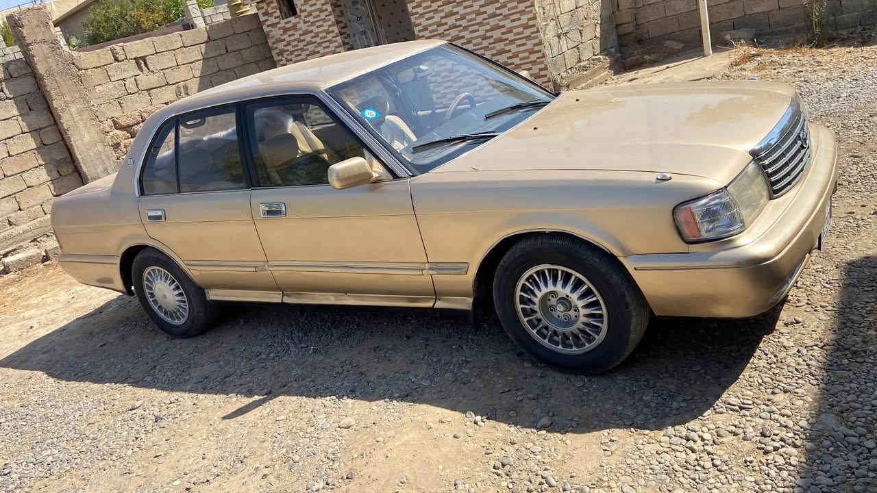 ااسلام عليكم للبيع ارنب موديل 1994اصلي مو محور السيارة مرشوش عام جماليه بدون ضربه او دوخل شرط خياس مابيها كير ومحرك شرط تواير جدد كهربائيات كلها شغالة صدر كدام ورا جديد دشبول شديته جديد دوشمه جديدة سياره جاهزة شغل وطلع رقم انبار دولي بسمي السنوية السعر 70وبيها مجال بصيط للاستفسار ***********
