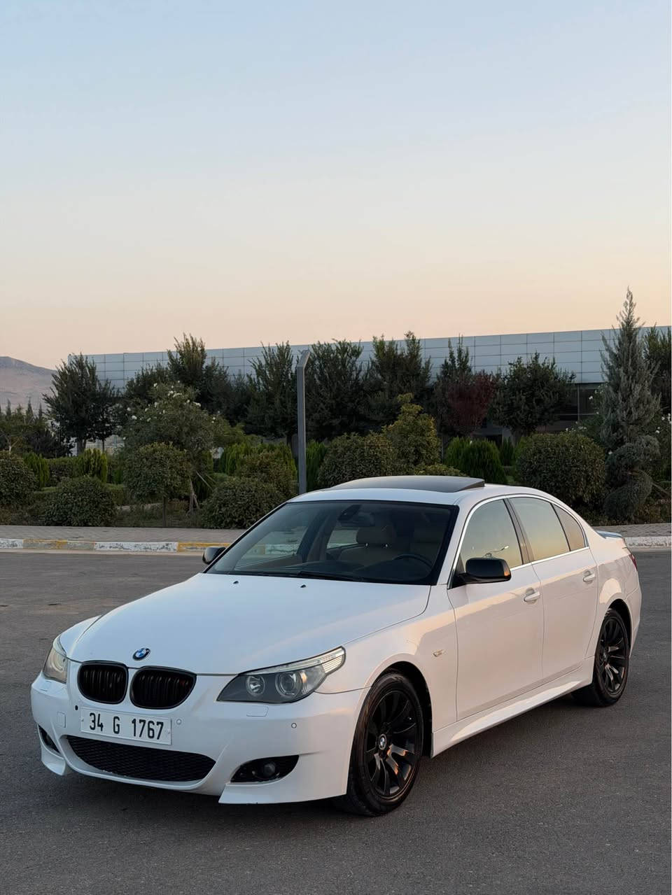 BMW 525i 2007 چاوبرۆ
مەکینە نۆزڵ کورتی مەرخوب
سەیارەکە بڕاوەی دوبەیە بەڵام تابڵێی توندو.تۆڵە هەیکەلی زۆر جوانە ڕەسمەکان وازحە مەکینە.و گێڕی بە شەرت نەکراوتەوە کارەبایی و تەقەو ڕەقەو هەموو بەشرت تەبرید لەگەڵ سلفا چوار تایەی لۆکی حەفتەیەکە بۆ بەستراوە سەیارەکە ناوی لۆکە لە دەری پاکترە هەموو گیانی ئیش ئەکات قەپات مواصفاتە 
بەسمە-سڵاید- ۳ پەردە کوشن کارەبا و کوشن خەزن فۆڕمیکا
سەلاجە و شاشە و خۆی چێکی خۆی ئەکات سعری 52 گەڵاو مەجالێکی زۆر کەم شوێن سلێمانی سەیارەکە کۆدی نییە و حازرە بۆ کۆد کردن ماڵی مەدەنی بەشەرت *********** السليمانية, العراق
