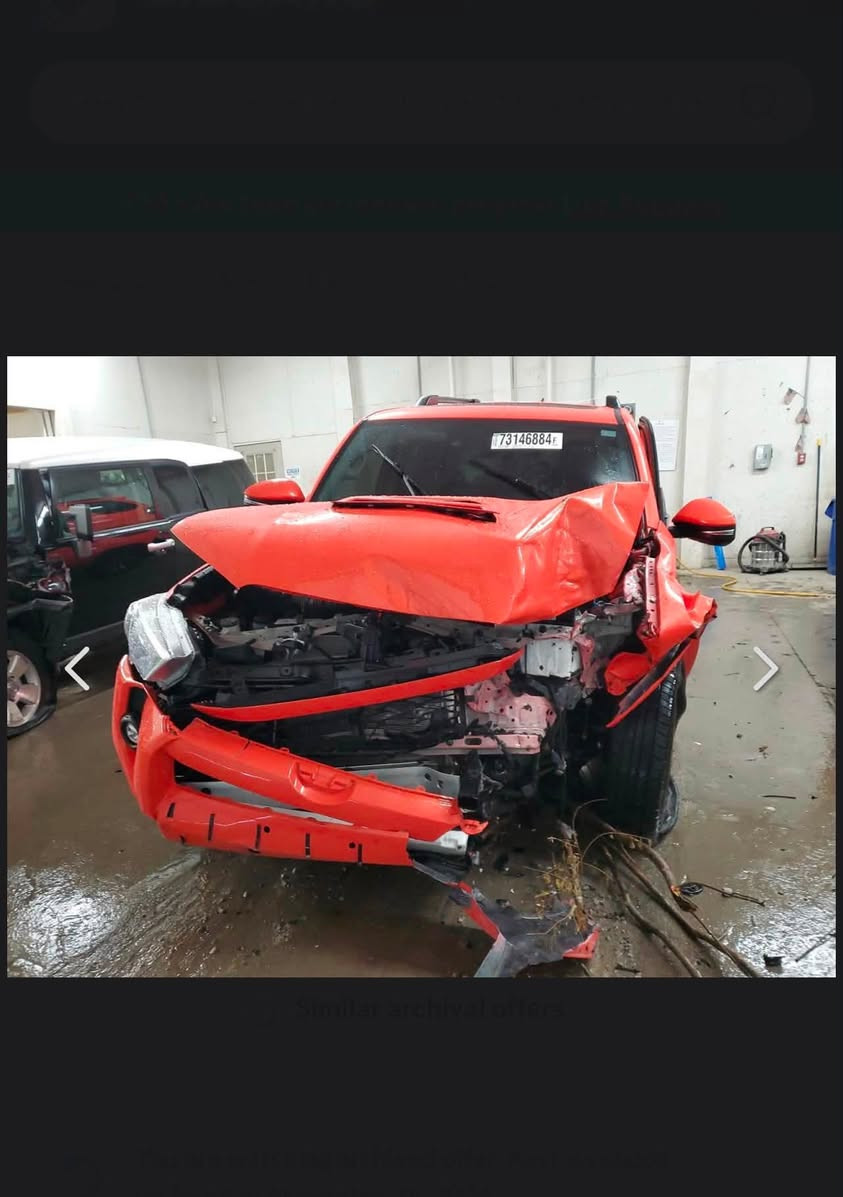 تويوتا 4Runner TRD Off-Road موديل 2024،
بدون رقم تترقم جميع المحافضات 

حادث السياره جاملغ وبنيد صبغ وباب خلف السايق شويه بارد 

وبالجاملغ شويه بارد 

📍📍تم تخفيض السعر 235ورقه بسعر رف فور 

 .

* القوة: 270 حصان.

* عزم الدوران: 278 رطل-قدم (حوالي 377 نيوتن.متر).

* ناقل الحركة: أوتوماتيك 5 سرعات.

* نظام الدفع: دفع رباعي (4WD) مع علبة تحويل للسرعات الثقيلة (Low Range).

* سعة السحب: حتى 5,000 رطل (حوالي 2,268 كجم). 

أهم مميزاتها

* قفل دفرنس خلفي إلكتروني (Rear Locker).

* نظام Crawl Control للمشي البطيء على التضاريس الصعبة.

* نظام Multi-Terrain Select لاختيار نوع الأرض (رمل، طين، صخور…).

* نظام A-TRAC لتحسين التماسك على الطرق الوعرة.

* نظام المساعدة عند النزول من المنحدرات (DAC).

* خلوص أرضي مرتفع يقارب 24.4 سم.

* زوايا دخول وخروج ممتازة تجعلها قوية في التطعيس والجبال. 

التجهيزات الداخلية

فتحت سقف 

* شاشة لمس 8 بوصات.

* دعم Apple CarPlay وAndroid Auto.

* كاميرا خلفية.

* تشغيل ذكي (Smart Key) وزر تشغيل.

* مقعد السائق كهربائي.

* نظام صوت بـ 8 سماعات.

* مثبت سرعة راداري وأنظمة أمان تويوتا (Toyota Safety Sense). 

مكان السياره سامراء 

#هاتف***********
