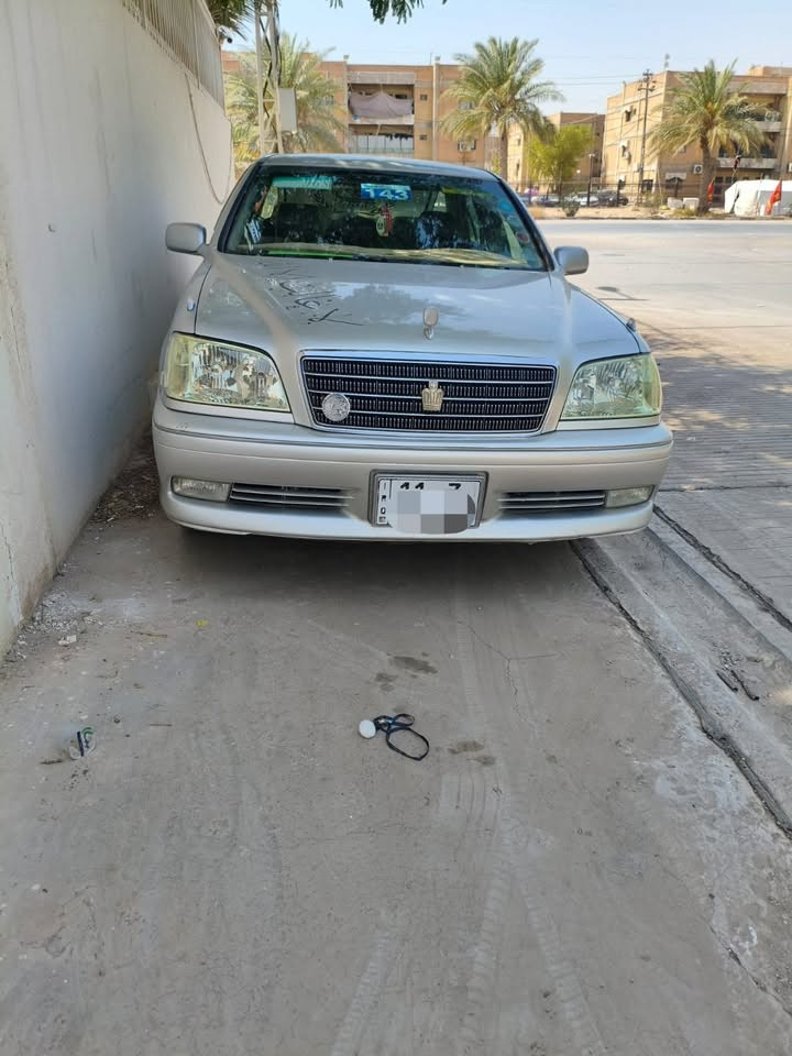 السلام عليكم ملكه رقم بغداد انكليزي بسمي 
مكفوله من دكت الجاكوج لون سلفري السياره جراد فقط 
بيها جراد حته صبغ مابيها تحويل بنجف ومكاني نجف جاهزه من كلشي كفاله كير مكينه حداديه تخم تاير تبريد 
اترايك وين متحب سعرها ١٢٠ مامتواجد ع فيس اتصل 
***********
