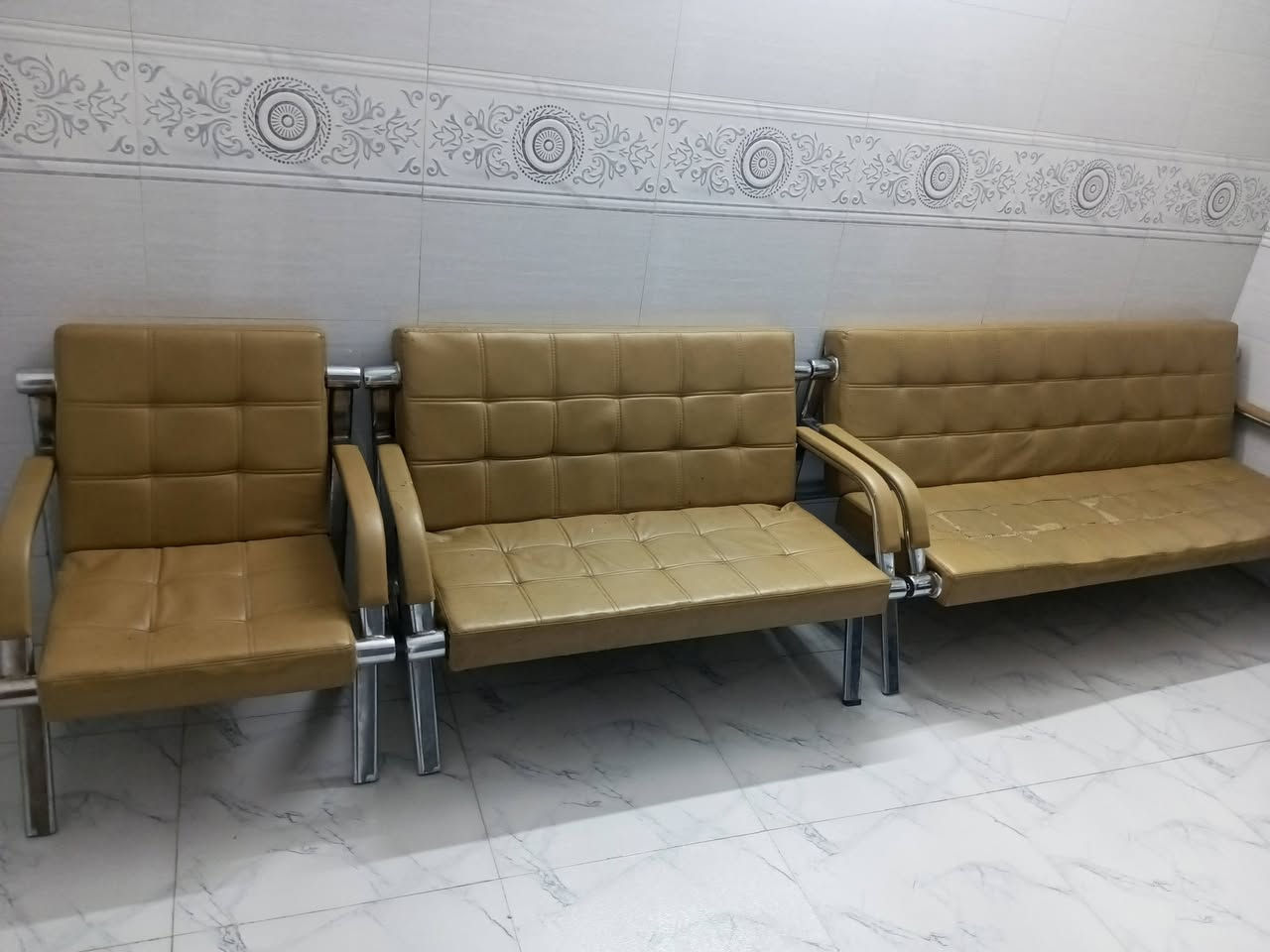 قنفاات تقريبا سبع نفراات للبيع نضيفات 250 وبيهن مجال متواجد خاص او واتساب ***********
