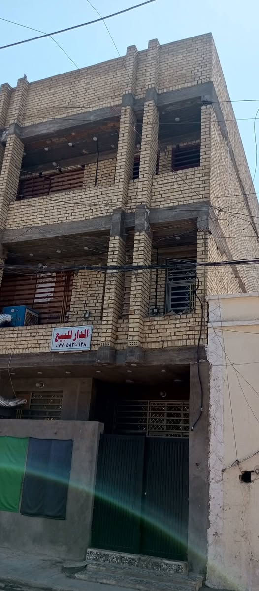 الدار للبيع.. مدينة الصدر قطاع 53 خلف جامع الرسول ص 
المساحة 77 متر... الواجهة 7 والنزال 11 يحتوي الطابق الارضي على استقبال 5×3500 وغرفة نوم 4×3500 والصالة 6500×3 حمام 2500×1500 المنور 1500×1500
الطابق الثاني 2 غرف نوم +حمام + طرمة 
الطابق الثالث ايضا 2 غرفة نوم +طرمة.. السطح مطبگ شتايگر.. الستارة داخل السطح لبخ.. البيت منظومة كامرات دفن +منظومة غاز + منظومة سبالت العدد 7.. تأسيس گيزر العدد 2...((ملاحظة)) مكلف بالنشر الاتصال مع صاحب الدار 
هاتف *********** او وات ساب
