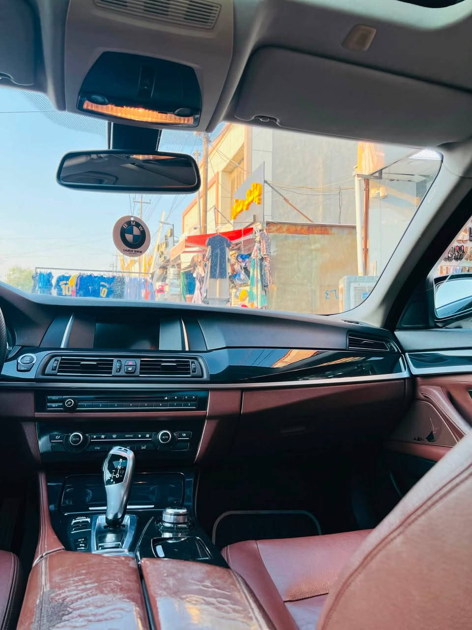 سەلام و حەلێک bmw ٢٠١٤ ٥٢٨ فول مواسەفات سلایت گەورەیە ٥پەردە ٥ کامیرە دەرکە شەفت لایت زینۆن ئاوێنە شفت کوشین جلد ناو قەیسی بەسمەیە  بێ سبوخ بێ لێدان فەقەت یەک جێی گچکەی pdr ە گێرو مەچینەی بەشەرت ١٨٩هەزاری حەقیقی رۆیشتیەسێ مۆدی لێخورینی هەیەeco sport  comfort ٤پستنەی تۆربۆیە سعریشی ١٩٠وەرەقەو مەجال ژ.*********** کۆرەک وەتسئاپ
