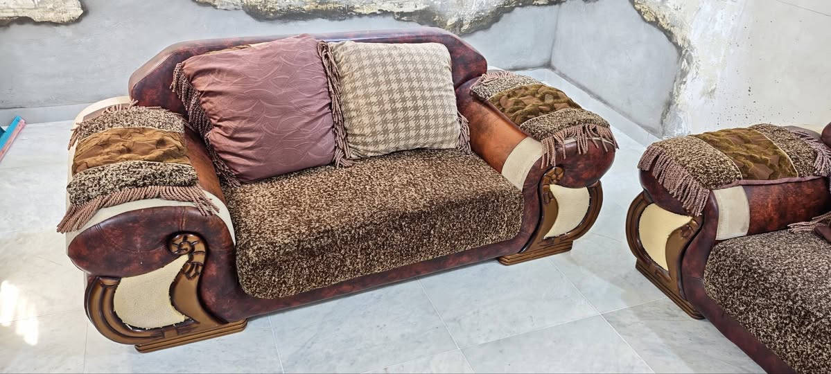 التخم الجوزي 4 قطع للبيع ب 250 و بي مجال 

التخم الاحمر 6 قطع ب 200 و بي مجال شوية 

المكان حي العسكري شارع المكاتب 

***********
