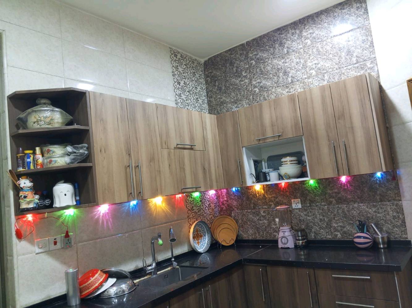 كاونتر MDF • مرمر أسود • نظيف جداً