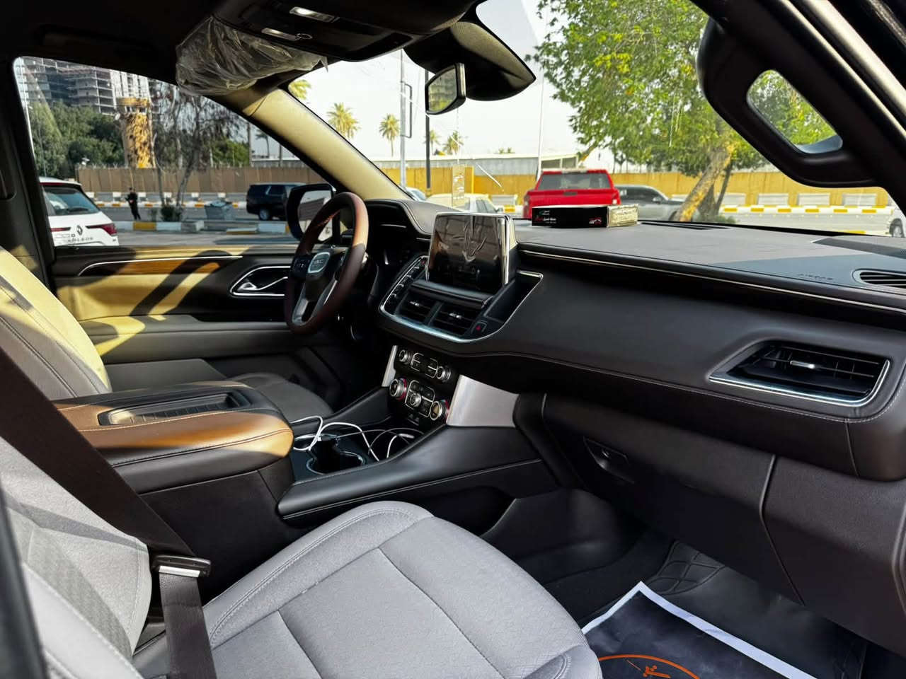 للبيع GMC Yukon SLE موديل
2023، سيارة نظيفة ومحافظة،
ماشية 61 ألف كم فقط، مع كفالة عامة.

المواصفات:
GMC Yukon SLE :الموديل •
• السنة: 2023
• المحرك: 5.3 لتر &V
• الكير: أوتوماتيك 10 سرعات
• اللون الخارجي: أسود
• الممشى: 61000 كم
• عدد المقاعد: 8 ركاب
• الكفالة: كفالة عامة سارية •
• شاشة ترفيهية 10.2 إنش
Androidg Apple CarPlay •
Auto
• كاميرا خلفية
• حساسات خلفية
• مثبت سرعة
• تشغيل زر
• دخول ذكي بدون مفتاح
• تحكم بالمقود
• بلوتوث وUSB
• تكييف أمامي وخلفي
. مقاعد صف ثانٍ قابلة للطي
• مساحة تخزين خلفية واسعة
• أنظمة الثبات والتحكم بالجر
• نظام مراقبة ضغط الإ
• أنظمة أمان ومساعدة للسائق

للتواصل : ***********
