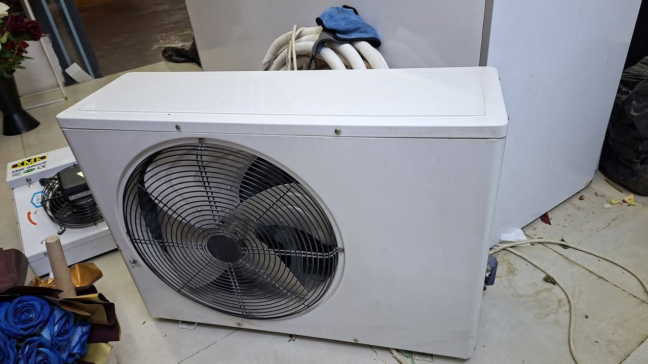 للبيع (تبريد محلات ورد طبيعي او فواكه او محلات لحوم ) استعمال شهرين فقط كامل هو وكل الادوات وحتى الجوزات والمنظومة الكهربائية..
المكان حلة / مدينة حمورابي 
***********
للبيع (تبريد محلات ورد طبيعي او فواكه او محلات لحوم ) استعمال شهرين فقط كامل هو وكل الادوات وحتى الجوزات والمنظومة الكهربائية..
