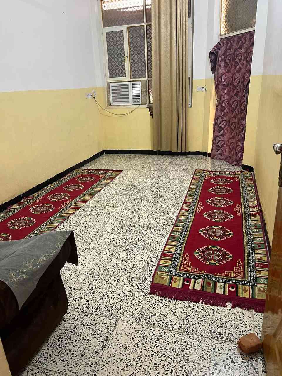 دار للبيع
م:100 واجه ٦نزال٢٠
محتويات:صحيات ع ٢ غرفه نوم صاله كلدور منور مطبخ طابق ثاني غرفه وكلدور 

عنوان:مقابيل مدينه العاب المدهش وره بانزين خانه مال بته سند ٢٥مقدمين تطويب وكامل ومرقم بقه بس قرار تطويب 
للاستفسار: ***********فيس ما متواجد قليل  ولسعر بلخاص

