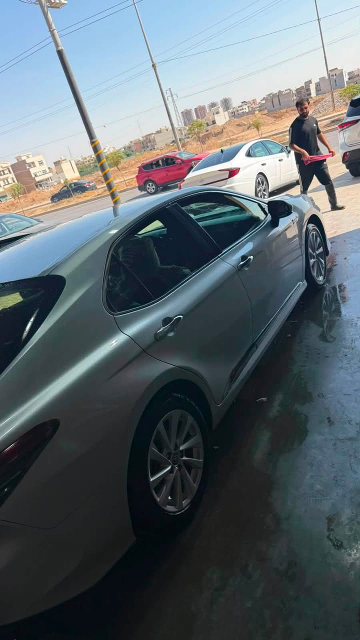 كامري موديل ٢٠٢٢ هايبرد
٤ قطع صبغ بدون دواخل 
رقم نينوى وبأسمي 
السياره موجودة بدهوك 
مواصفات الكامري معروفه 
***********
