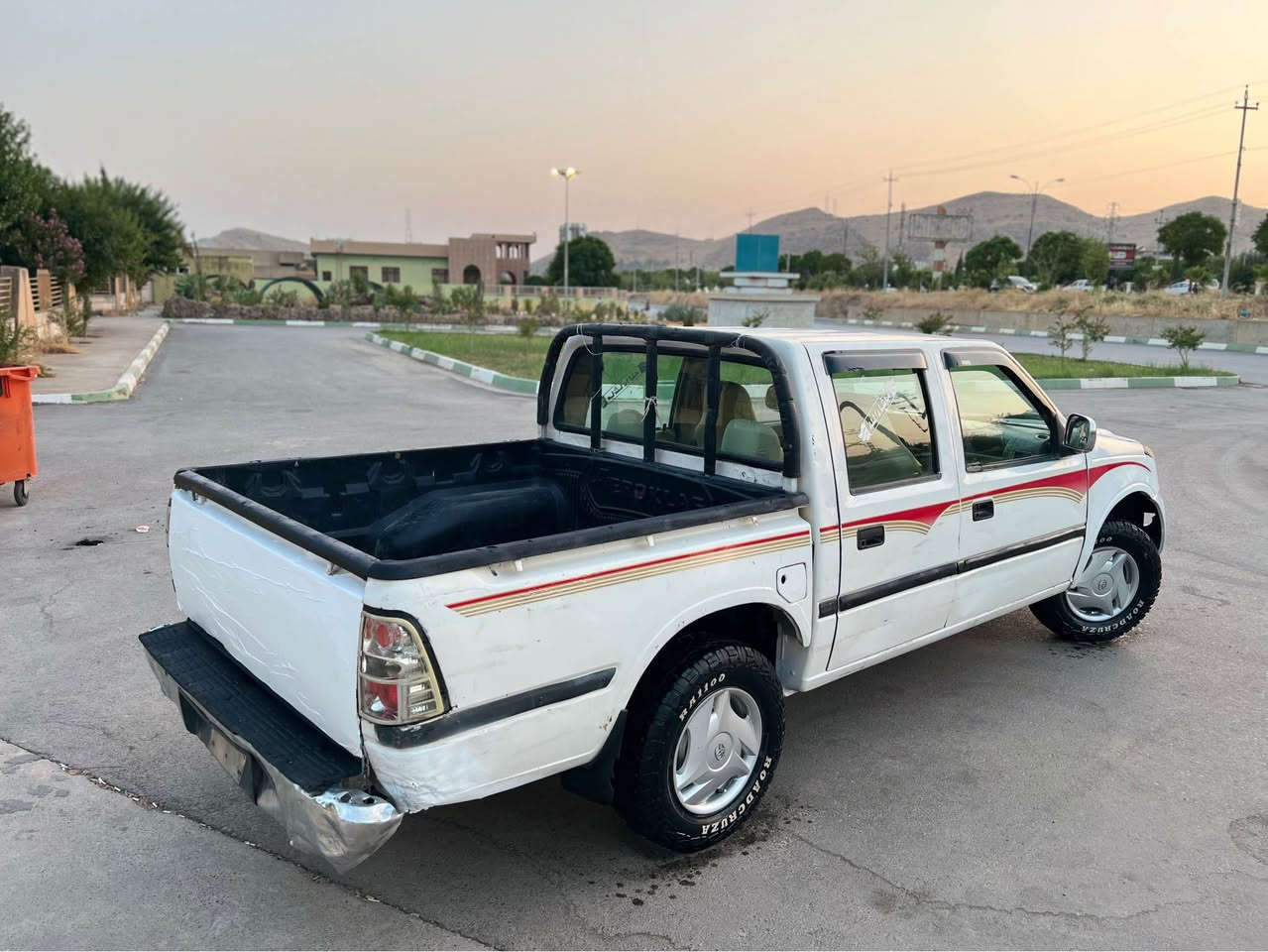 بەناوی خوای گەورە و میهرەبان 
شتی تایبەت و نازدار و خوار هەموو بازاڕ 📦

پیکاب گۆنا ٢٠٠٧ بیلاد کابرێتەر 
گێڕ و مەکینە و ئەکسل بەشەرتی فیتەر 
شانسی و موس و بڕاوە بەشەرت 
سەقفی بۆیاخیشی نیە 

٤ تایەی جەبەلی لۆک ناو پاکەتی 

٤ جام کارەبا
کامل گێچەکانی ئیش دەکا مەزبوت 
گەرمی و فڵچە و لایت کامل مەزبووت 
بەرگە کوشن و گاحی تازە 
ناوبۆدیەکی زۆر جوان و مەزبوتی بۆدانراوە 

لێخوڕینی هەتا بڵێی خۆش و بەهەڵمەت و تەند و تۆڵ 
بەس ماشەڵای دەوێ ماڵی دۆست
نموونە لە جوانی و هەرزانی و مەزبوتی 
دەحامی بۆ دەحامی بەشەرت 

لەخزمەتان دام شوێنم ڕانیەیە قفڵ قفڵی یەو شتە تایبەتە ١٩$ گەڵایە کۆتا سحریەتی 

خوار هەموو بازاڕ هەموو دەستی دوو

ژ.م*********** رانية, السليمانية
