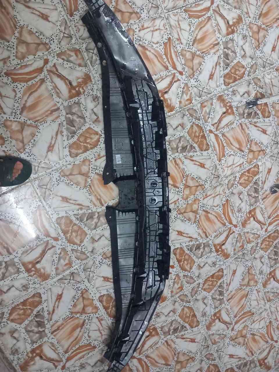 السلام عليكم 
كصه النترا ٢٥
بيه تصليح شي قليل
***********
مكان بغداد
