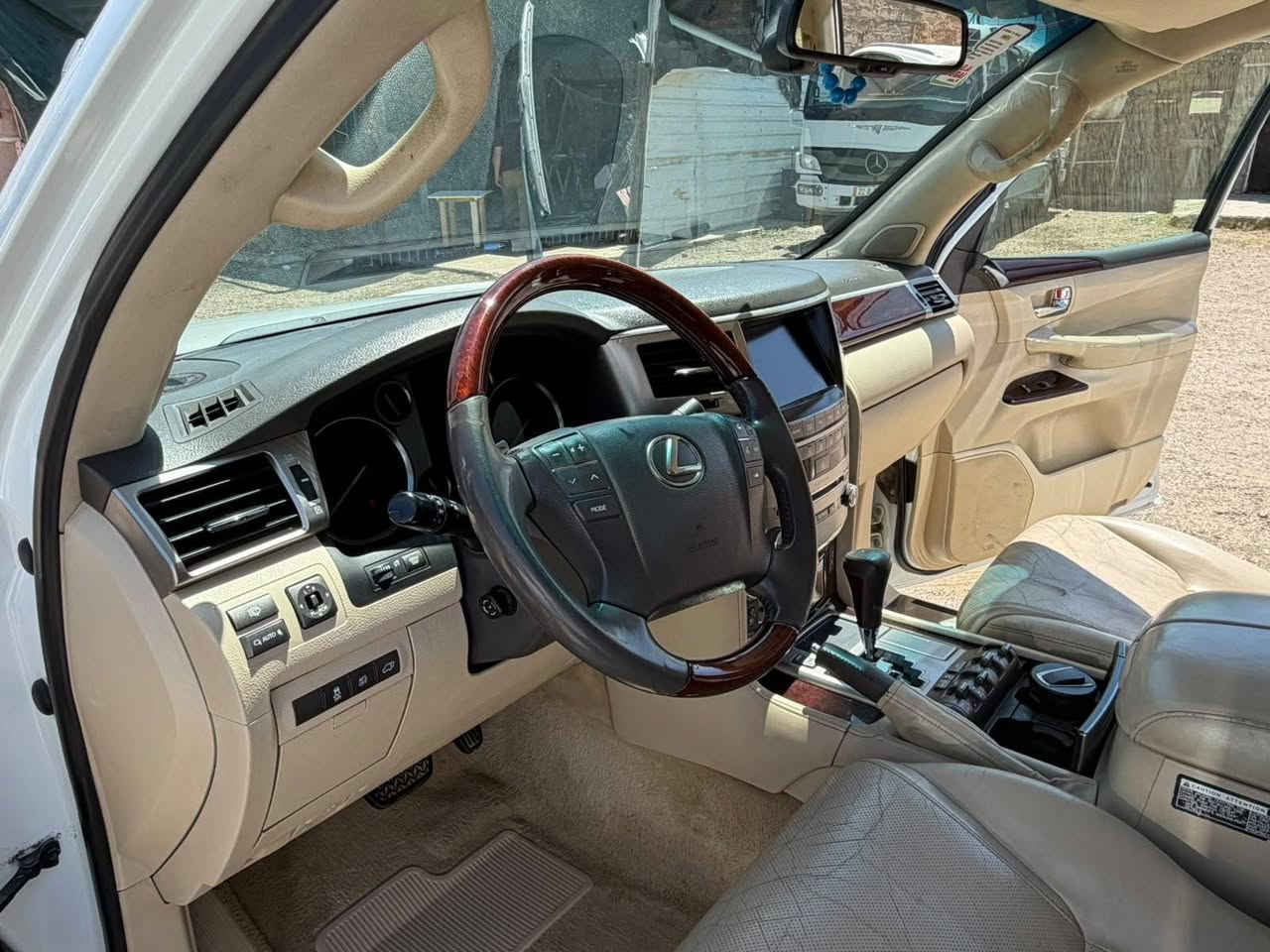 سلام عليكم
من رخصة الأدمن لكزز 2013 

5,700 فول مواصفات وارد خليجي بدون أي ضرر 

ماشية km157,000 

السيارة سبورت

الداخل رصاصي

نظافة فوول 

السعر 4 شدات و10

مراوس موجود بسيارة أقل

***********
