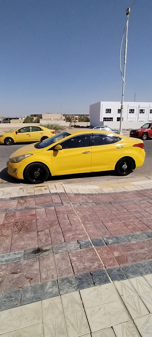افانتي موديل 2012 محرك 1600 بي رواجز بيهن جكجكه لا تنقيص ولا تبخير بيها جاملغ ايمن مبدل بدون دواخل بيها دحجات بصيطه تخم تاير تبريد دوشمه رقم انكليزي بابل بأسمي السياره حلوه مال جناي سعرها ٨٥ وبيها مجال بسيط  مكانها ناصريه مركز وهذا رقمي *********** واني خادم
