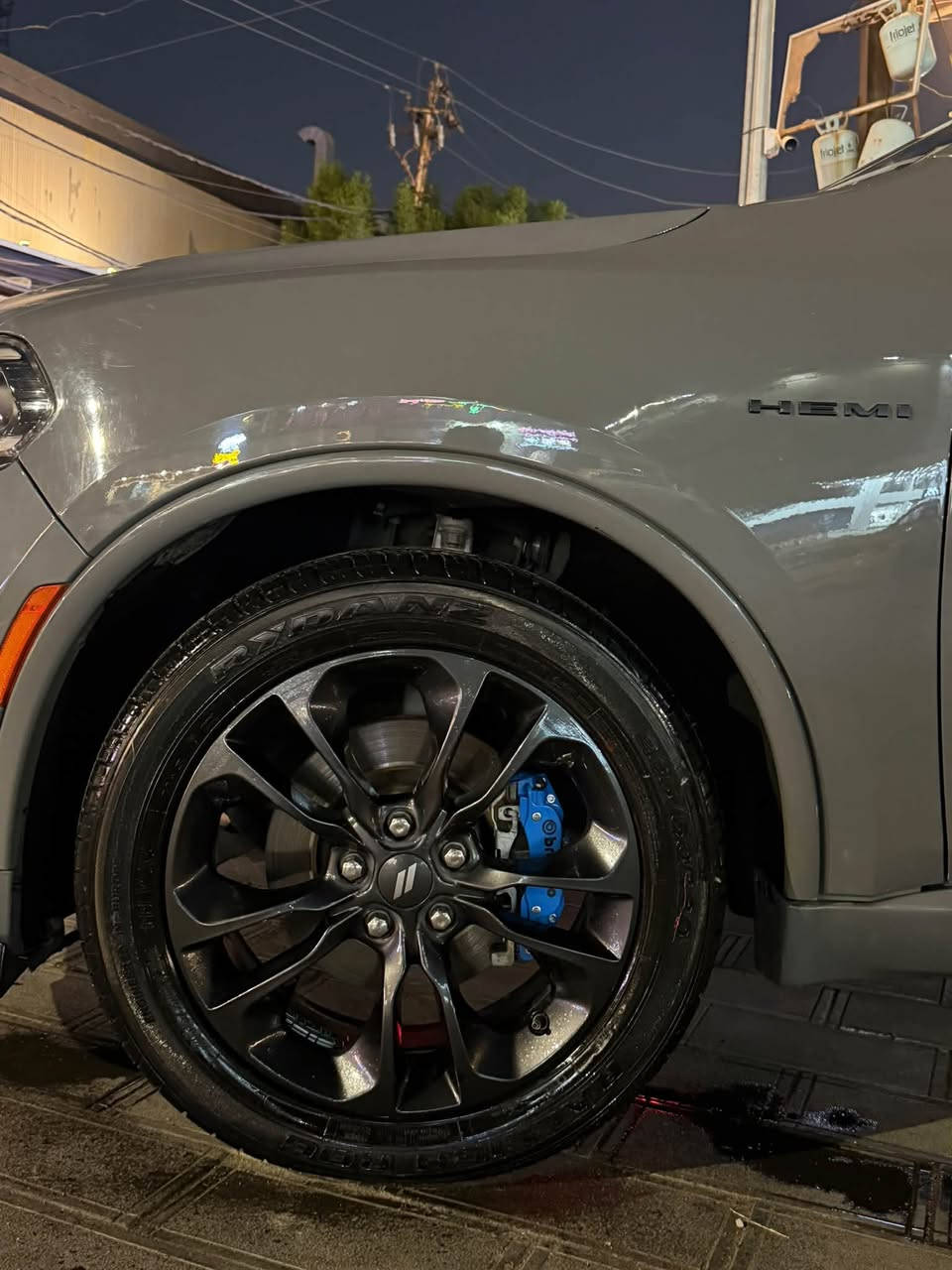دودج دورنكو 🇺🇸
RT 5700
‎ فول مواصفات 1/1
  2022
حجم المحرك : V8 (5700)
السيارة حادث امريكا بنيد وصار بيها حادث هيه وطابكه بالكراج جاملغ الايسره يعني صارت قطعتين صبغ

السياره نظيفه جدا تخم تاير جديد 
عداد المسافة : 26 الف ميل…

المواصفات فول 1/1✅

فتحة سقف
تشغيل عن بعد
مقعد السائق خزن 
رادار امامي ( تثبيت مسار مع مانع تصادم )
رادار جانبي ( نقطة عمياء )
ماسحات تشتغل اوتوماتيك مع المطر
تبريد خلفي مركزي  
مانع تصادم خلفي 
كامرة خلفية دواره
كشنات تدفئةوتبريد
ويل كب حجم 20 كروم
ستيرن رياضي على شكل حرف D مع تدفئة 
كشنات تحكم كهرباء 
كشنات منفصله VIP
شفتات ستيرن
دخول ذكي بصمة ابواب
صندوك كهربائي 
حساسات خلفية 
مراة جانبية هيتر 
وضعيات قيادة سبورت وايكو
شاشة ابل كار بلي واندرويد اوتو 
اوتو ستارت ستوب 
تشغيل عن بعد 
لايتات زينون وكالة
بلوجكتر زينون
بصمة ابواب 
تبريد 3 قطع مركزي
فتحات كزوز مزدوجة

مكان السيارة بغداد ✅
السعر 300$
***********
