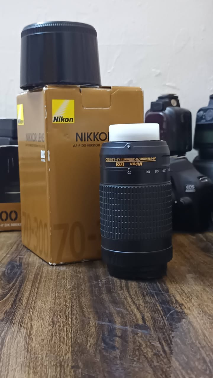 عدسة نيكون 70/300 للبيع نضافه 100%
🎁 ملحقات كامله .
▪️ كارتونتها ونضافه 100% .
▪️ هود + قباقه .
🟡 توصيل لجميع انحاء العراق .
🔶 فقط نضافه 100%.
⚫️ السعر 150الف .
🟢 تواصل وتساب : *********** .
