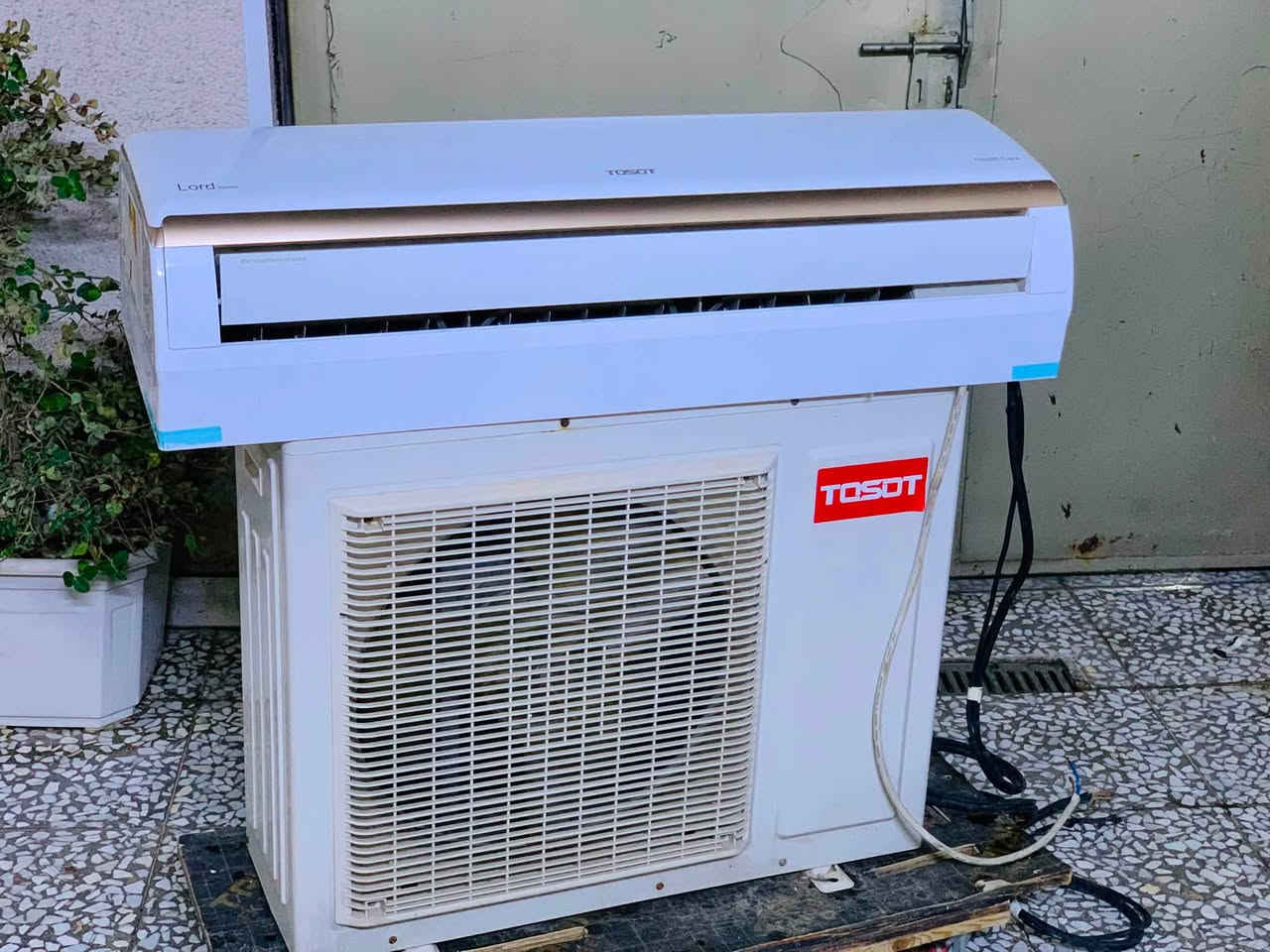 السلام وعليكم اخوان للبيع سبلت توسوت ٢ طن
نضافه95/100 تبريده ثلج ❄️☃️🧊+تدفئه 🔥🐦‍🔥❤️‍🔥 كامل مكمل جيب وشد بواري جدد ريمونت وايرات اخوان 
 السبلت كله على وضع الشركه  الجهاز رديتراته صفر  
غازه مقفول مالت الشركه22 R مغسول وجاهز 
بعد معروف التوسوت  بتبريده ودفعه القوي جاهز بس عليك تشده  
السعر350  وبي مجال بسيط 
اخوان السبلت مو  انفيرتر ماطور T3 
***********اي استفسار اتصل
