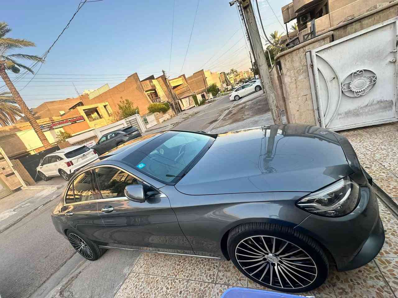 السلام عليكم … للبيع او مراوس مارسيدس c300 وارد امريكي موديل ٢٠١٩ اخت كلين حادثها لايت ايسر والدعامية راجعه نفسها فول مواصفات كشنات جلد كهرباء و تدفئة سلايد رادات امامي و خلفي و جانبي و نقطة عمياء و تحديد مسار شاشة جبيرة ماوس و صندوق كهرباء لايت LED ماشية87 الف مايل صار بيها ربع الجاملغ السكن صبغ فقط بدون دواخل السيارة جديدة و جاهز من كلشي السعر235 للاستفسار
***********
