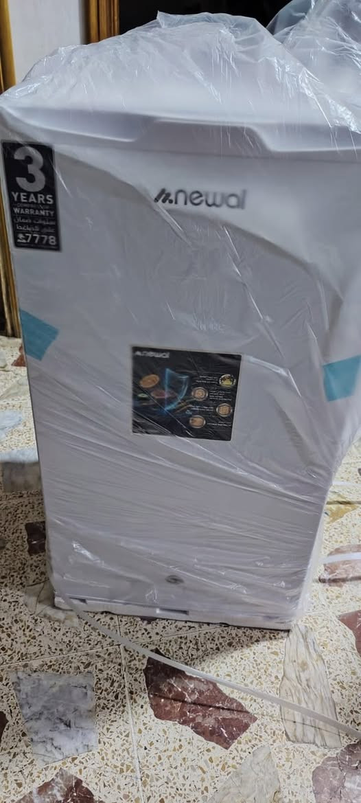 ‏ثلاجة ‏ما أعرف كم قدم الصراحة ‏بس حجمها ‏صغير  ‏جديدة  ‏اليوم اجتني هدية  قبل  شوي سعر الجديدة 125,000  
‏السعر النهائي  100 إذا تريدها  اتصل ع 
***********
‏*********** ￼

  ￼
