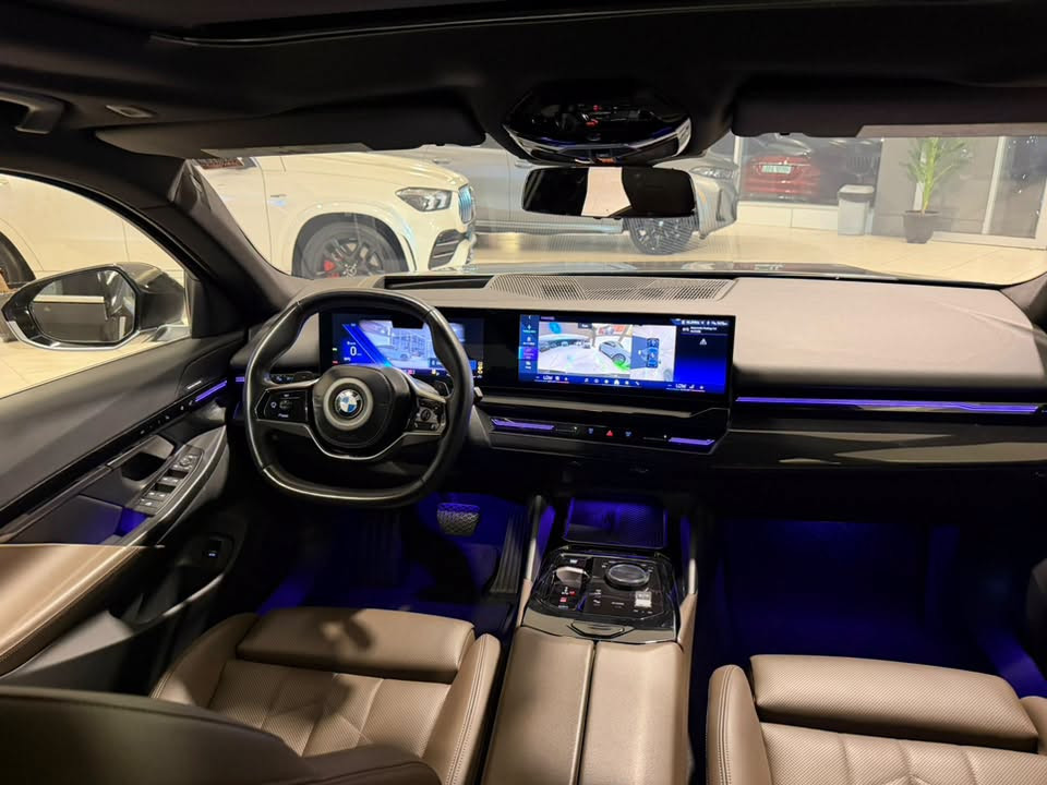 سعر جدا مناسب 🔥🔥🔥
السلام عليكم 
للبيع فقط بدون مراوس  BMW 530i X Drive 
موديل 2024 ماشية 15 الف 
مواصفات داخل جوزي وفتحة وكشنات جلد تدفئه وتبريد وكامرات 360 درجه وداتا شو وبصمات ورادار وسماعات هارمن كاردون و شباك لد وصندوك كهرباء وبعد هوايه مواصفات 
🚨السياره مرقمه وجاهزه
وارد امريكي بيها جاملغ وبنيد مبدل بلادي بدون صبغ وشاصي سليم ، شويه بيها دواخل وايرباكات طاك وراجع سستم 

السعر : 355 $ ورقه 
للاستفسار: *********** كاوه جمال 
العنوان : السليمانية المعارض الجديده معرض (الجاف)
