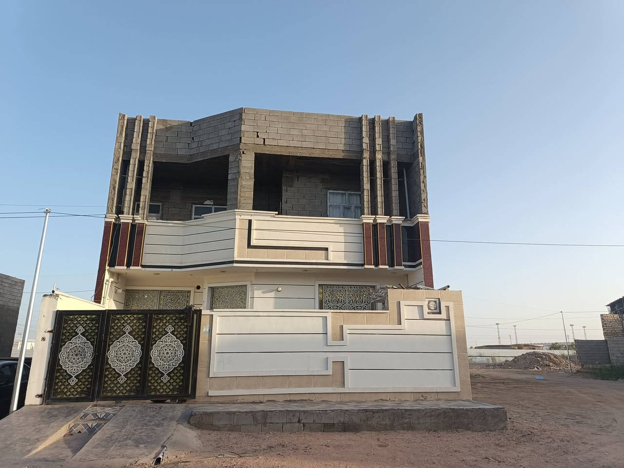 السلام عليكم بيت طابقين للبيع في 7 كيلو قرب قيادة شرطة  بناء حديث 2023 المساحة 200 متر طابق الاول حجر طابق ثاني بلوك بيت جاهز من كلشي تفاصيل اتصل على الارقام تاليه السعر 135 وبي مجال 
***********
***********
