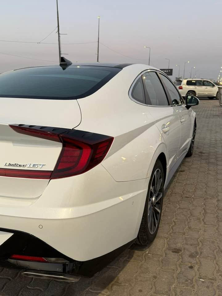 سوناتا 2021 امريكي كفاله
فول مواصفات لمتد بيها طخه بجاملغ الايمن كد اصبعين 
مكينه 1600 
السعر 152 وبيها مجال قليل
***********

