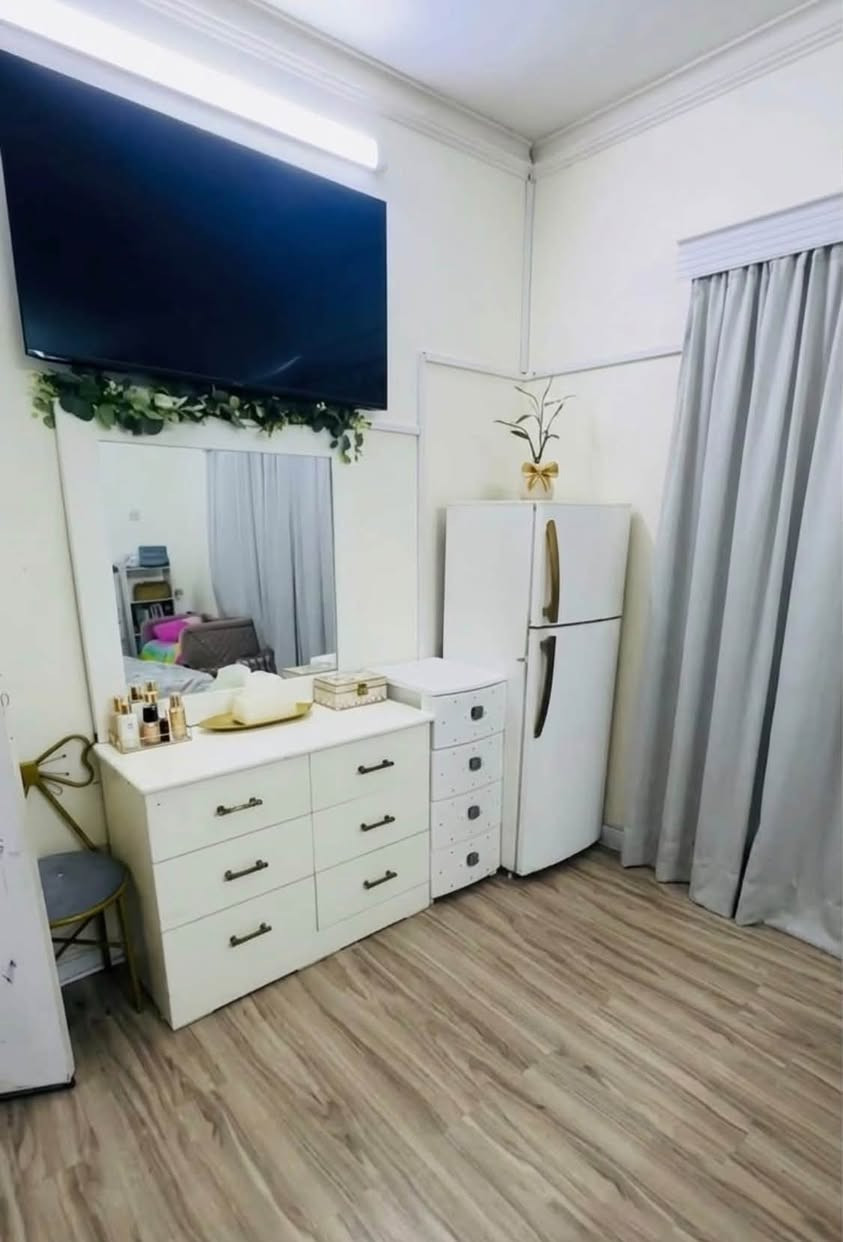 غرفة نوم • سرير نفرين • ميز تواليت