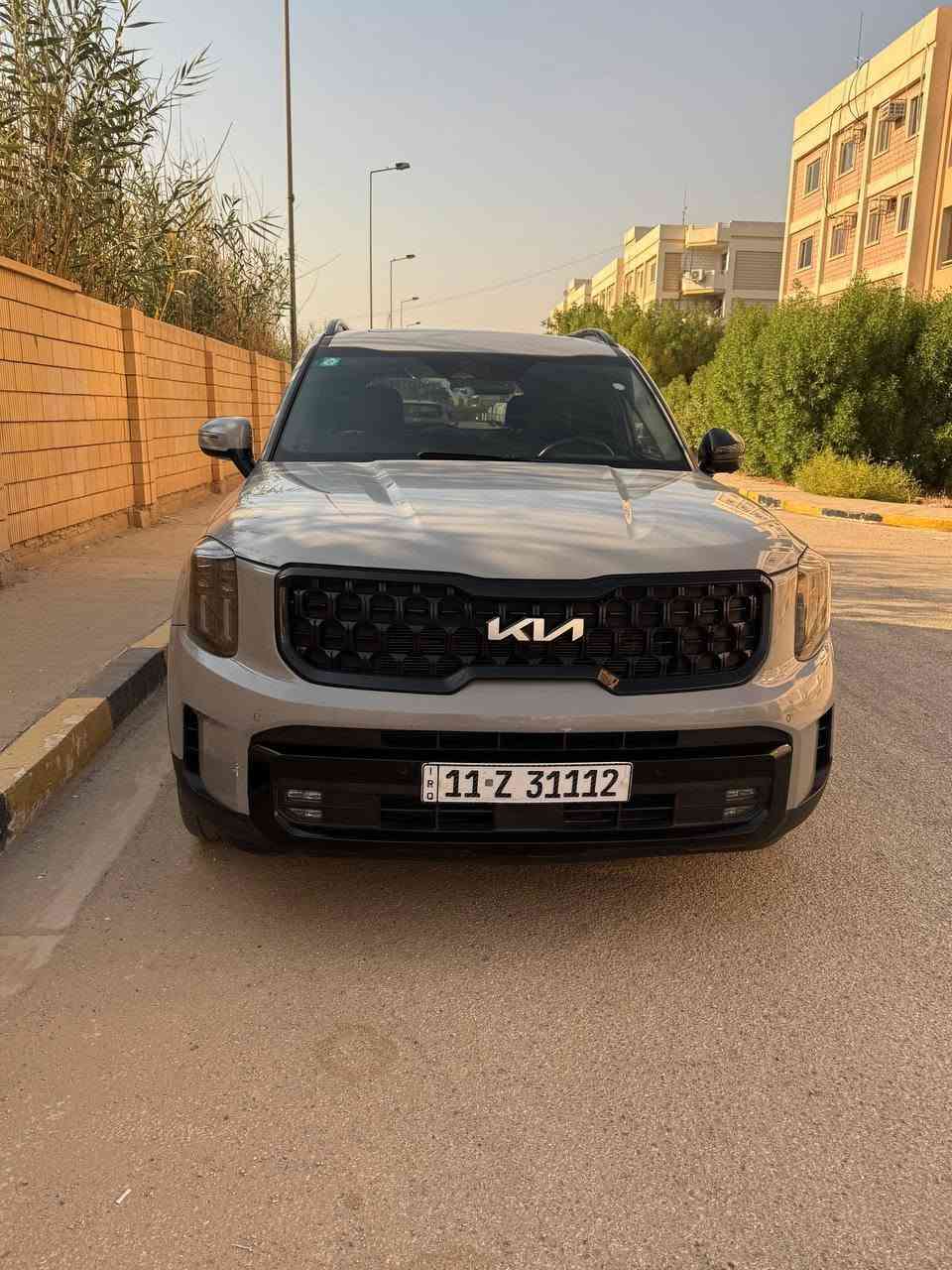 كيا تيلورايد موديل2024  ب فول مواصفات  
رقم بغداد /ماشيه 31 الف km
 محرك 6 سلندر 3800 
- كامرات 5 محيطية مراية داخلية كامرة 
-بصمة ابواب امامية  وبصمة تشغيل وتشغيل عن بعد
-لايتات زينون  
-اشارة في المرايا الجانبية مع حساسات الاجتياز 
-مصابيح ترحيب في مقابض الابواب + ترحيب بالمرايا 
-رادار امامي تفاعلي للتوقف التلقائي امامي خلفي وجانبي 
- السيارة فتحتين سقف 
-حساسات امامي خلفي
-غرفة السيارة جلد  
تحكم كهربائي متكامل لمقاعد  المقدمة 
-المقاعد الامامية  تدفئة وتبريد  والخلفيه ايضا
-شاشة دشبول كبيرة لمجموعة من الايعازات والضبط
-بردات اصلية للابواب الخلفية  
-انارة محيطية
-مرايا جانبية شفط كهرباء 
-خاصية تحديد المسار والتنبيه عند الخروج من المسار
-المقعد الوسطي منفصل  VIP
-تبريد السيارة 3 قطع 
-وضعيات القيادة عدد 5 
-كشن السائق ذاكره 
- جنطة كهرباء  
-تحديد مسار الي + مثبت سرعة 
-تبريد خلفي منفصل
-الرقم ***********
الحادث موضح في الصور
السعر 228
