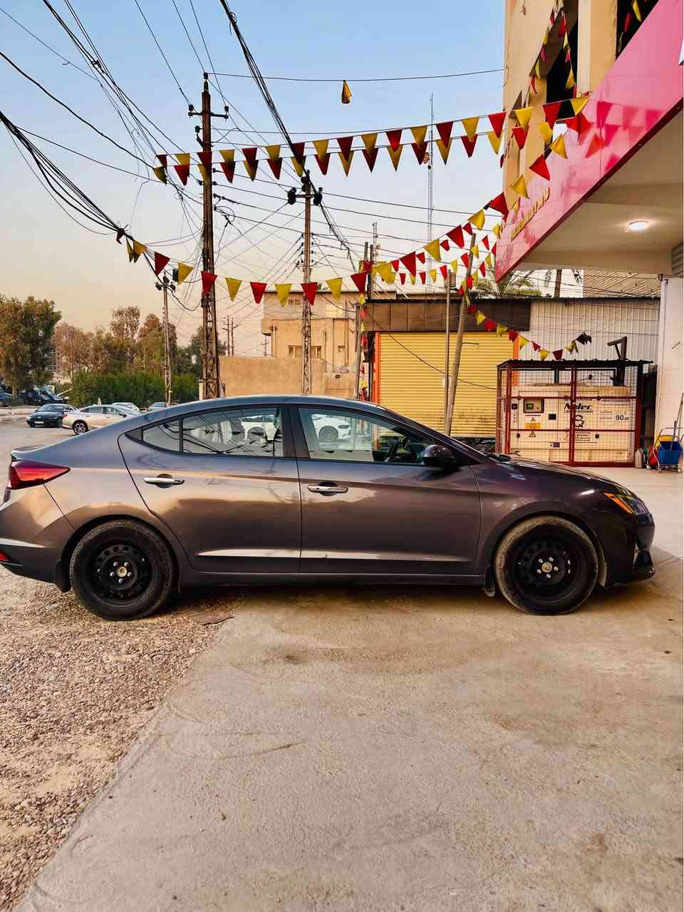 السياره النترا محرك 2.0 
موديل 2020 
ماشيه 65 الف كيلو متر 
السياره استخدام مال بيت 
جديده بمعنى الكلمه 
وارد كندي داخله بدون حادث هنا 
السعر 118 
صار بيه بنيد و جمالغ بل عراق السعر بيه مجال ترهم امروس 
*********** İlkadım, Samsun
