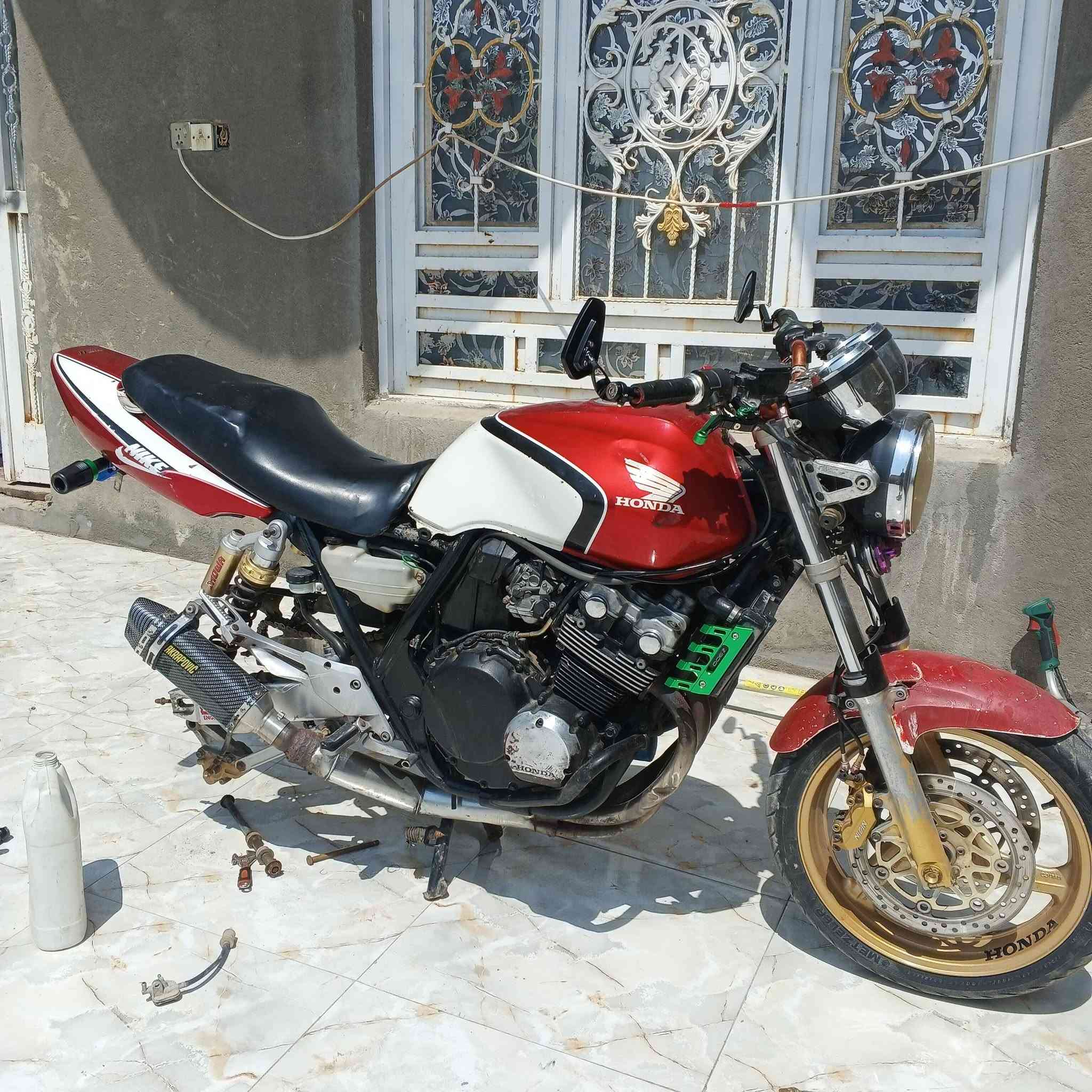 سلام عليكم سيبي فور 400 جيل اول 16ولف مكان ناصرية سعر 1200شراي يتفضل خاص ***********
