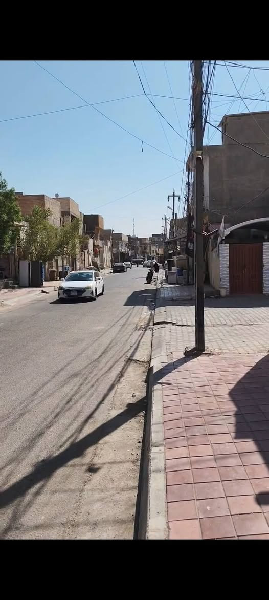 بيت للبيع
موقعه جداا راقي في وسط قضاء الهنديه طويريج شارع بلديه فرع العلوه 
خدمات فلو يمه  بيت ركن لبيت طابو صرف بسم شخص واحد
للبيع للبيع
مساحته ١٥٠ ركن ١٠ في ١٥ 
مكون من طابقين
الطابق الارضي غرفه وصاله وستقبال ومطبخ حار وبارد مجمع صحيات داخلي مجمع صحيات خارجي طارمه 
طابق الثاني مكون من غرف ٣ وصاله كبيره 
السطح كامل بيتونه كامله بل ضافه الى ستارته 
بناء حديث سنه ٢٠٢٤ كمل بناء لبيت عباره عن ديكورات كله سعر لبيت ٢٣٥ مليون مجال بسيط 
باقي تفاصيل تصال او خاص***********
