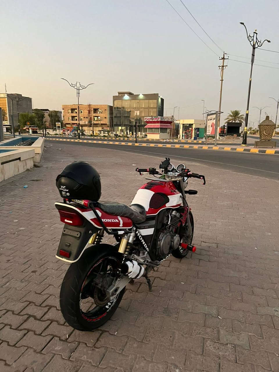 سلام عليكم سيبي 400
للبيع دراجه كفاله عامه شرط كلها مكينه كفاله 
برقي مابيها نقص دراجه رمبه مكان دراجه صلاح الدين
السعر 14 ونص وبيها مجال بصيط رقم الهاتف ***********
