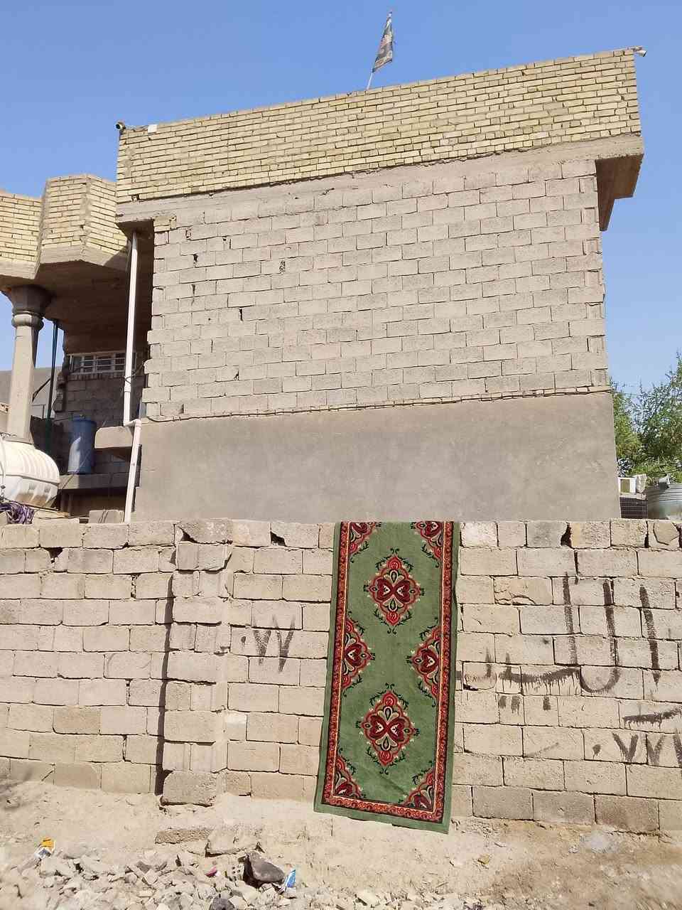 السلام عليكم بيت 100 متر مربع طابقين ركن للبيع    شارع الطليبات منطقه ال10 آلاف
مقابيل حسينه موسى الكاظم (ع) 

التفاصيل داخل الفيديو 
الاستفسار واتساب ***********
