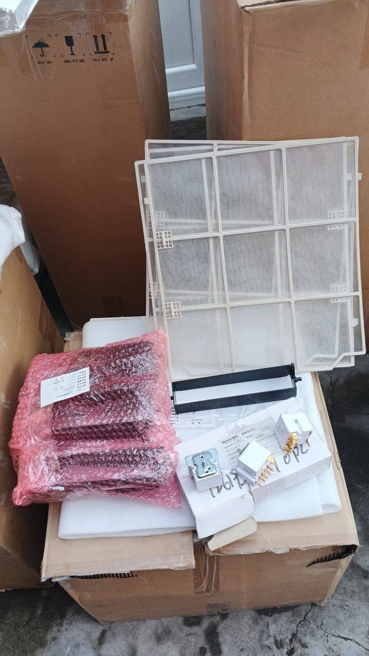 بۆ فرۆشتن: کۆمەڵێک پارچە و کەرەستەی یەدەگی سپلیت (پەروانەی ناوەوە و دەرەوە، فلتەر، ڕووپۆش و کەرەستەی تر)، پاک و بێ کێشە.
***********
