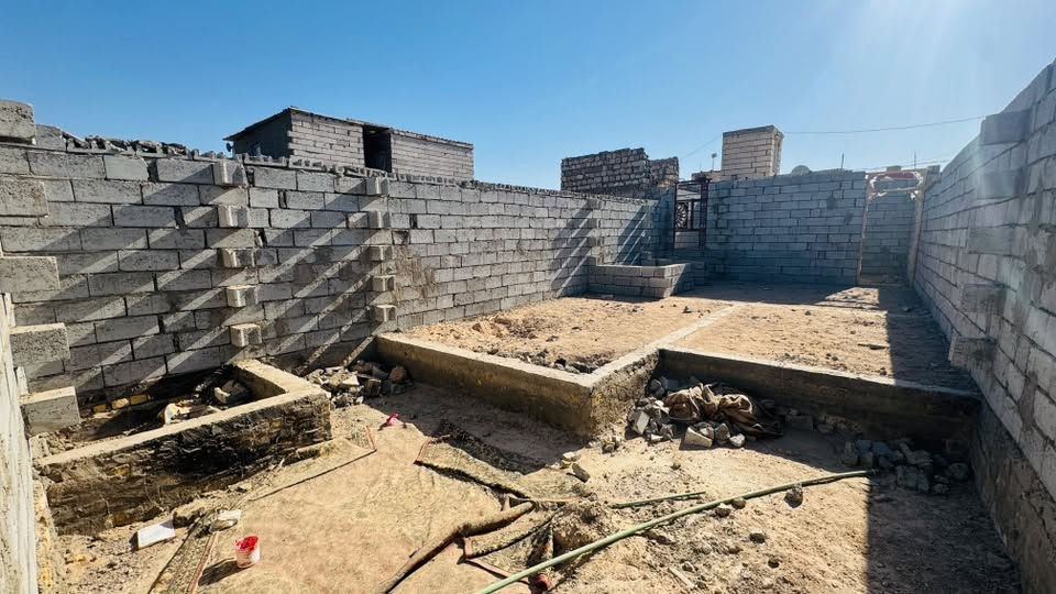 شارع المعمل • ١٠٠م • سياج وغرفة كاملة