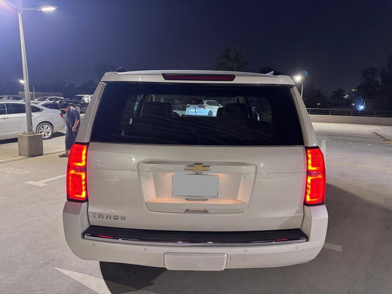 تاهو ٢٠١٥  النوع LTZ اللون صدفي
المواصفات خليجي 
اعلى فئة معروف LTZ بمواصفاته 
السيارة مكفولة 
عداد الكيلومتر ١٢٤ الف كيلومتر فقط
السعر ٣٤٠٠٠ دولار وبيه مجال بسيط جداً
*********** واتس اب فقط
