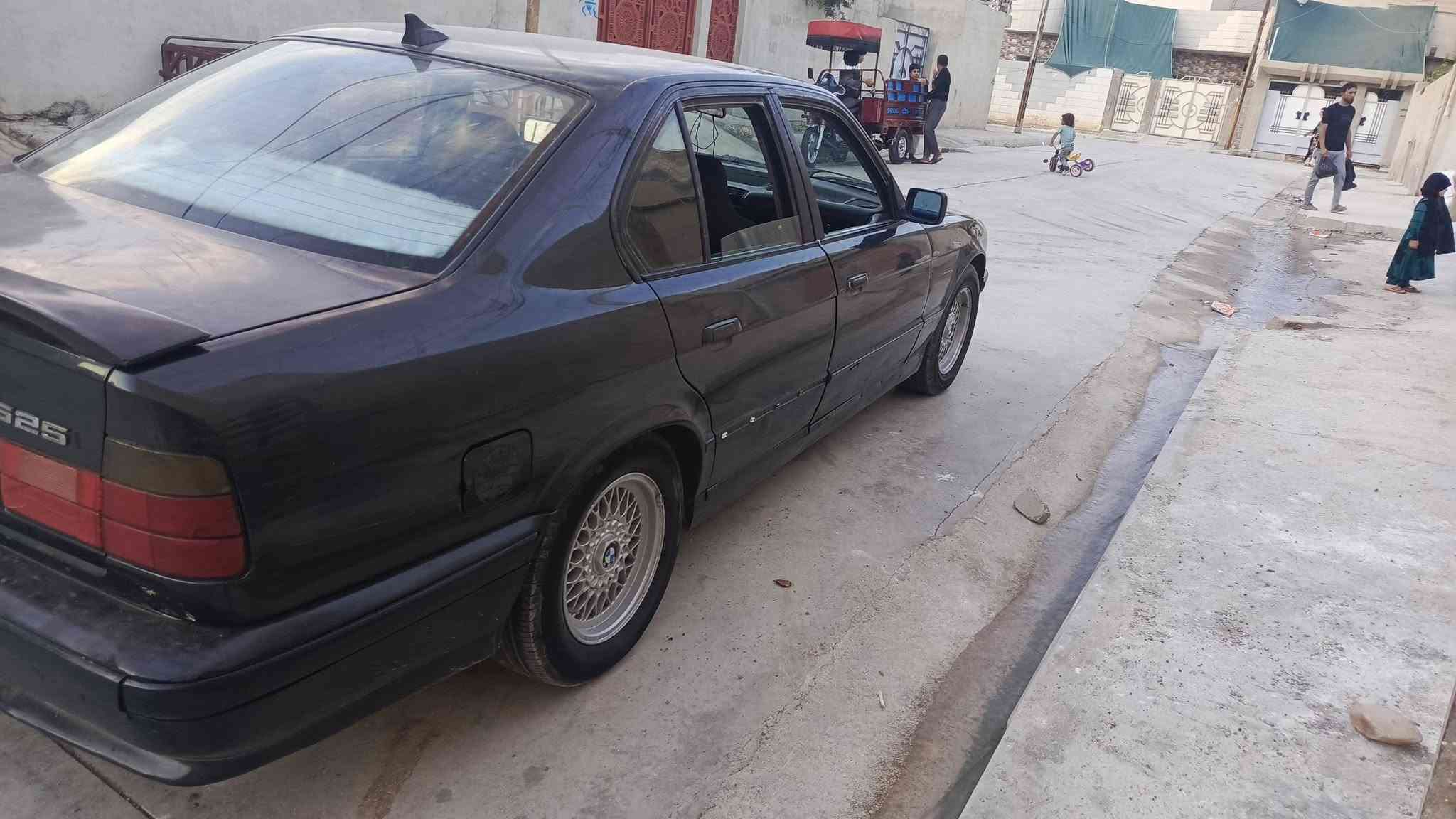 السلام عليكم  بيم البيع حجم 525موديل90كيرمحرك شرط صبق جماليه فقط شرط تحويل الستفسار /***********//***********
