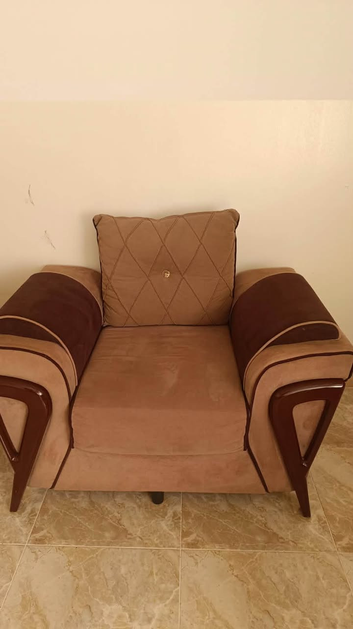طقم كنب • مستعمل • ٤ قنفات و٢ كراسي