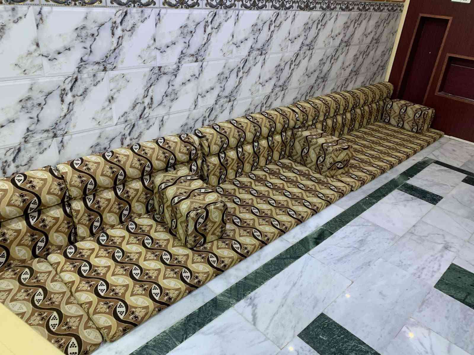 ديوان للبيع سفنج مضغوط بعده جديد عدده9قطع سعر 500الف
واتساب***********
