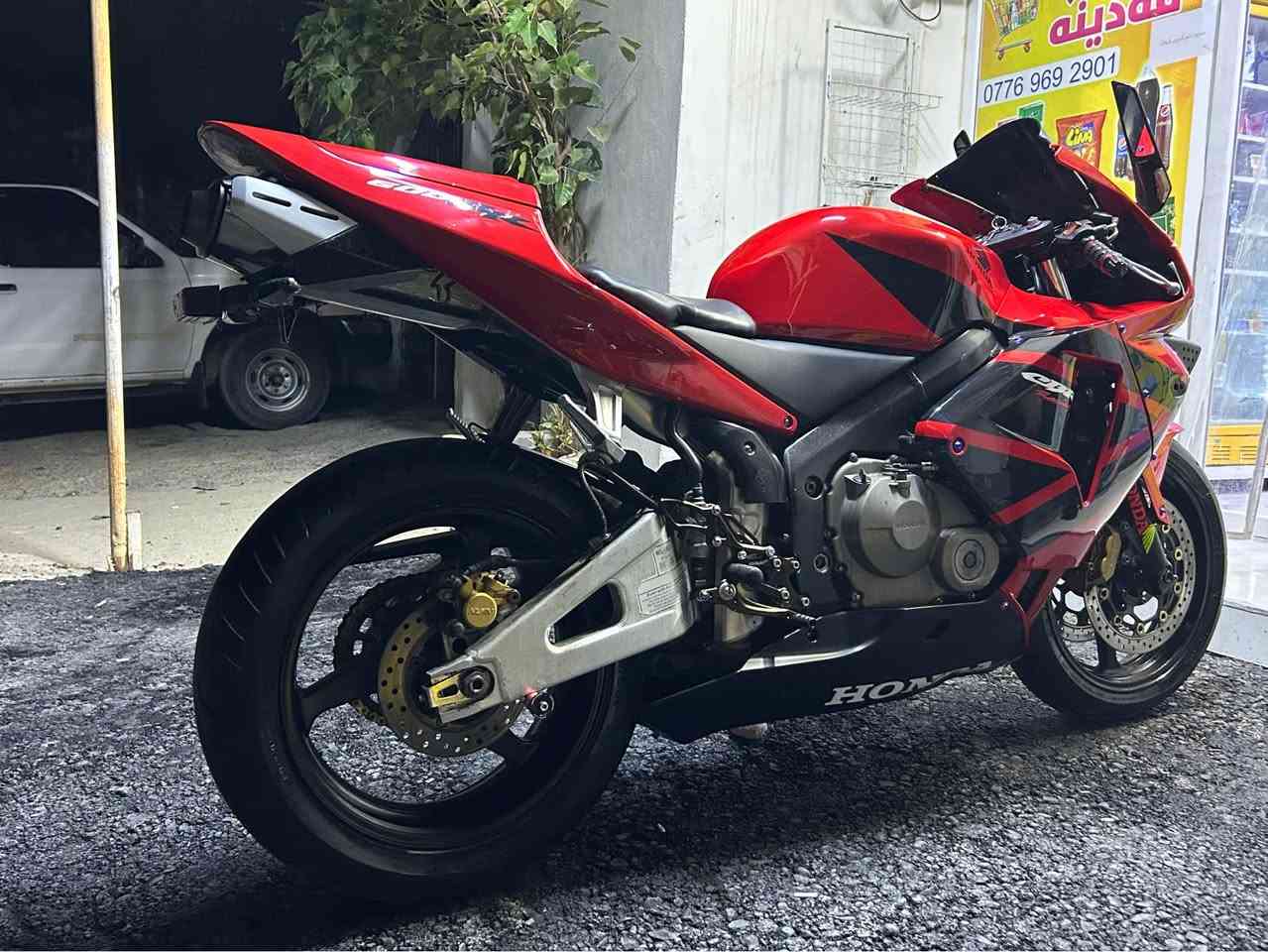 سلام عليكم 🫡 
CBR600RR
مؤدئل: ٢٠٠٦🏍️
كيلؤمتر: ٥٧ هه زار📟
مه كينه كه بس⚙️
سالؤنسةي بيلاده ➿
كئرومةكينه بةشةرت💯
كاراباي هةمووي بةشةرت 💡🔋
دووتايةي نوئ 🛞☑️
رؤنوفلتةري نوئي 🇩🇪🏍️
تاقمي بةنسي تازؤ كؤراوه 
لة جوانيو قةوةت 🚀🥇
—- ماتؤري دةستي خؤمة هيج مةسروفئكم تيا نةهئلاوة بة شةرتي ئةوة ئةيفرؤشم كة ( ٢٥٠ دينار)
مةسروفي تيا نةبئت هةمووي كياني نوئ نوئيه بؤ هةر پرسيارئك پةيوةندي بكة .—— تكايه بةس مشتةري تيل بكة ماجالي نامةو كؤمئندم نيه 🤝
٢٧$ ماجالئكي برايانه
كةلار ///        *********** كالار, السليمانية
