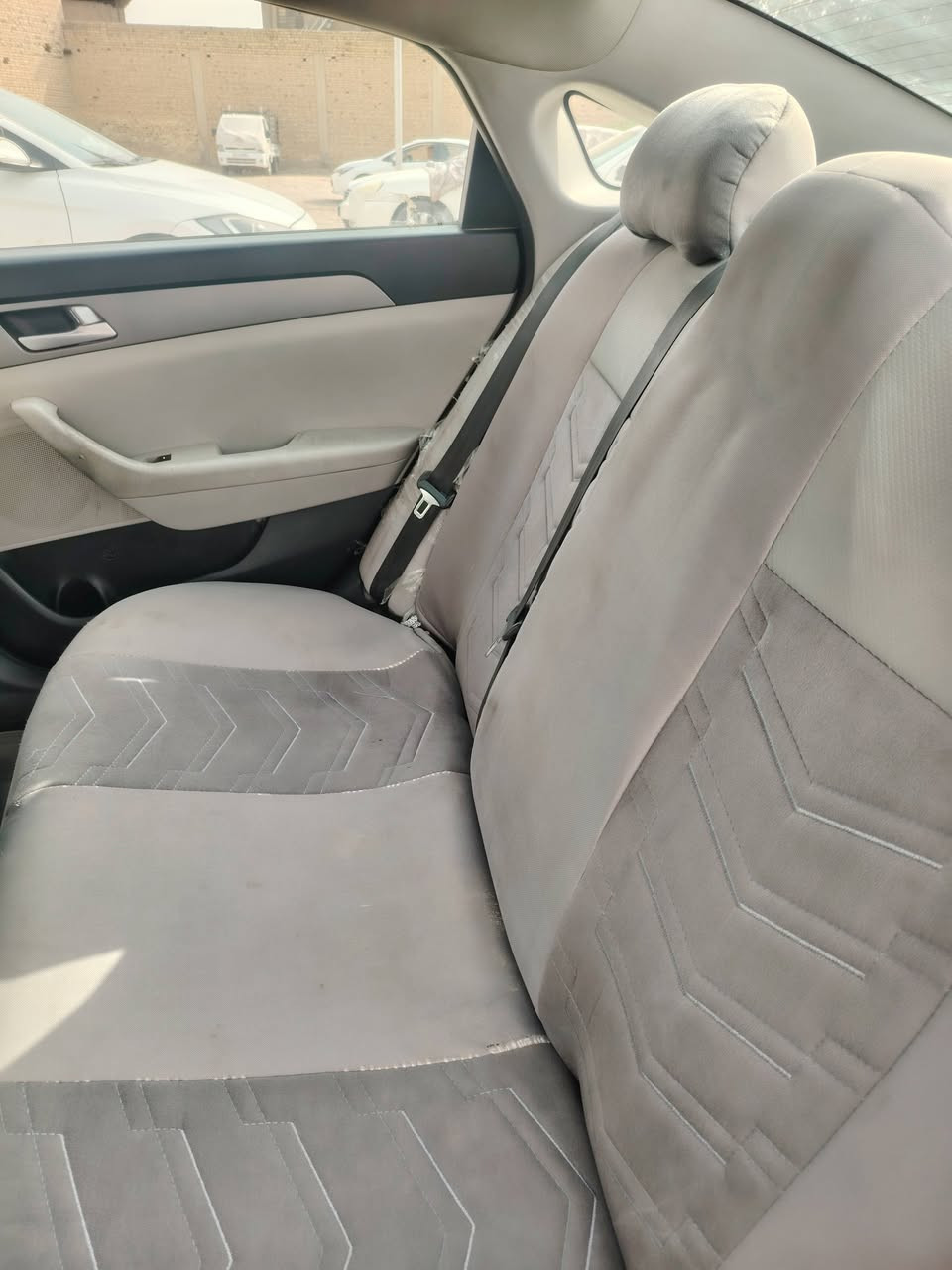 سيارة سوناتا موديل 2016 امريكي محرك 2400 اللون ابيض المواصفات عادية السعر 100ورقة المكان حلة رقم الهاتف ***********
