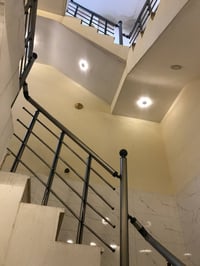 دارللبيع مساحه ثمانين متر واجه اربعه وربع نزال ثنين وعشرين طابق ارضي غ...