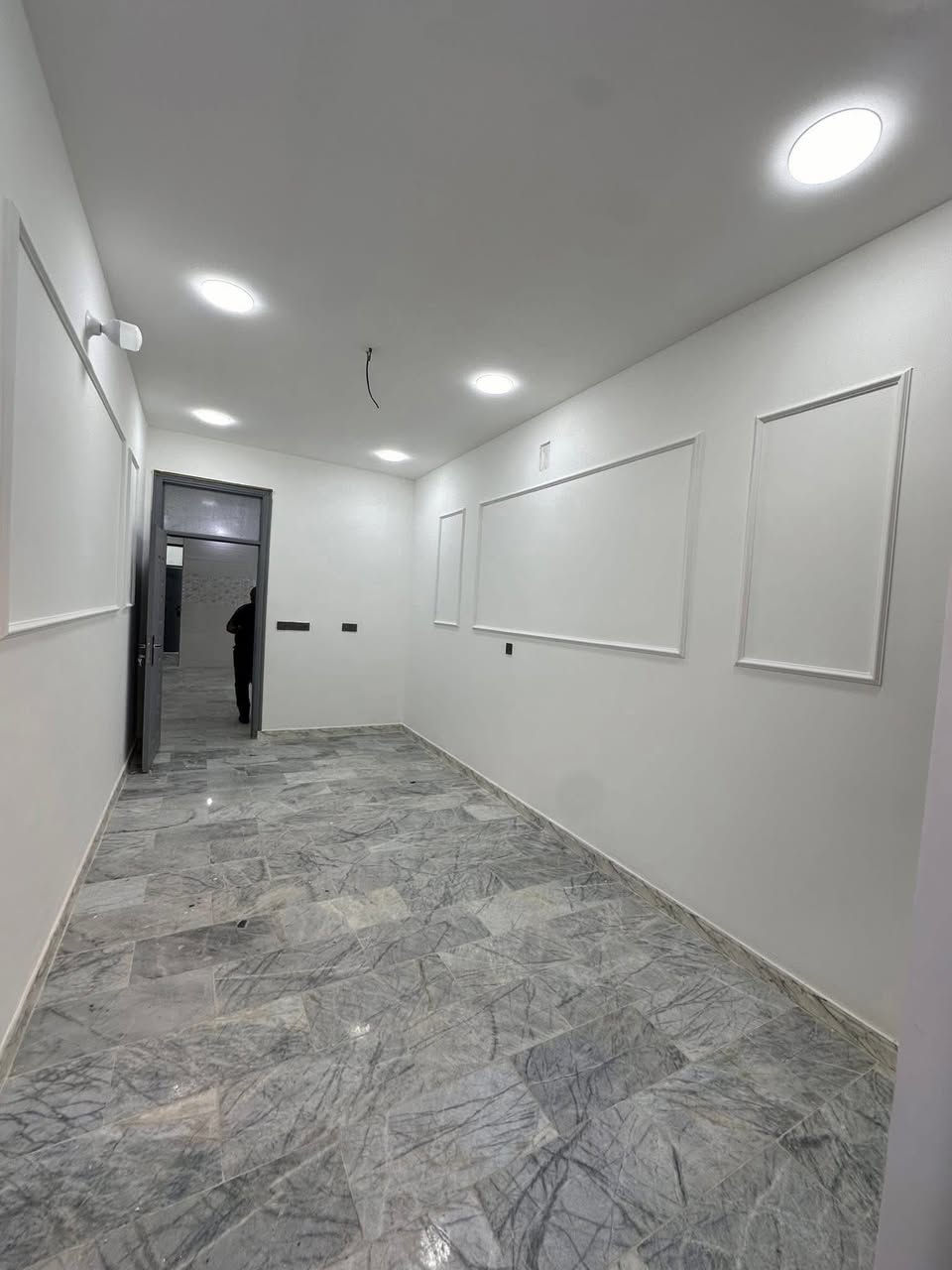 مشتمل للبيع مساحة ٨٦ م
مدخلين 
يحتوي على #استقبال #مطبخ #٣غرف #خدمات
الموقع #الشعب شارع عدن مقابيل مطعم حجي عادل بظهر الشارع العام
للأستفسار آكثر الأتصال على الأرقآم
***********
الأخوين للوساطة العقارية
