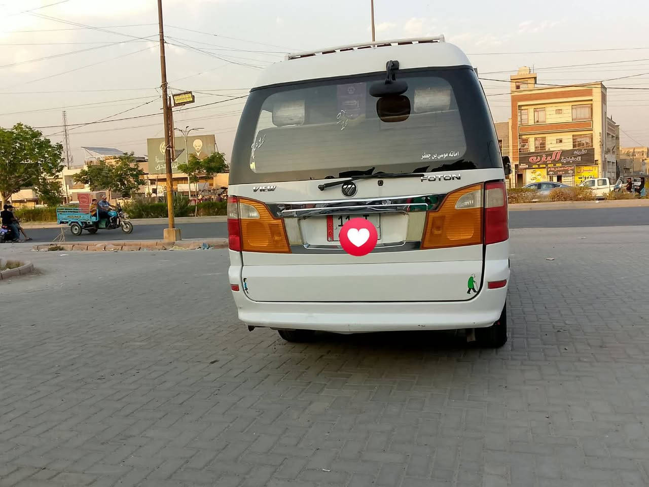 سلام عليكم فتون للبيع موديل 2016 حره تحويل مباشر بسمي مكينه كير اكسل كفاله تخم تاير جديد تبريد ويه السويج ثلج منضومه غاز دوشمه جديده سياره مانقصها برغي بيها بارد بصفحه السايق وبيها طخه بسيطه ورا باب السلايت والباقي كفاله عامه السعر 98 وبيها مجال حك الجيه مكاني بغداد حي الجهاد ***********
